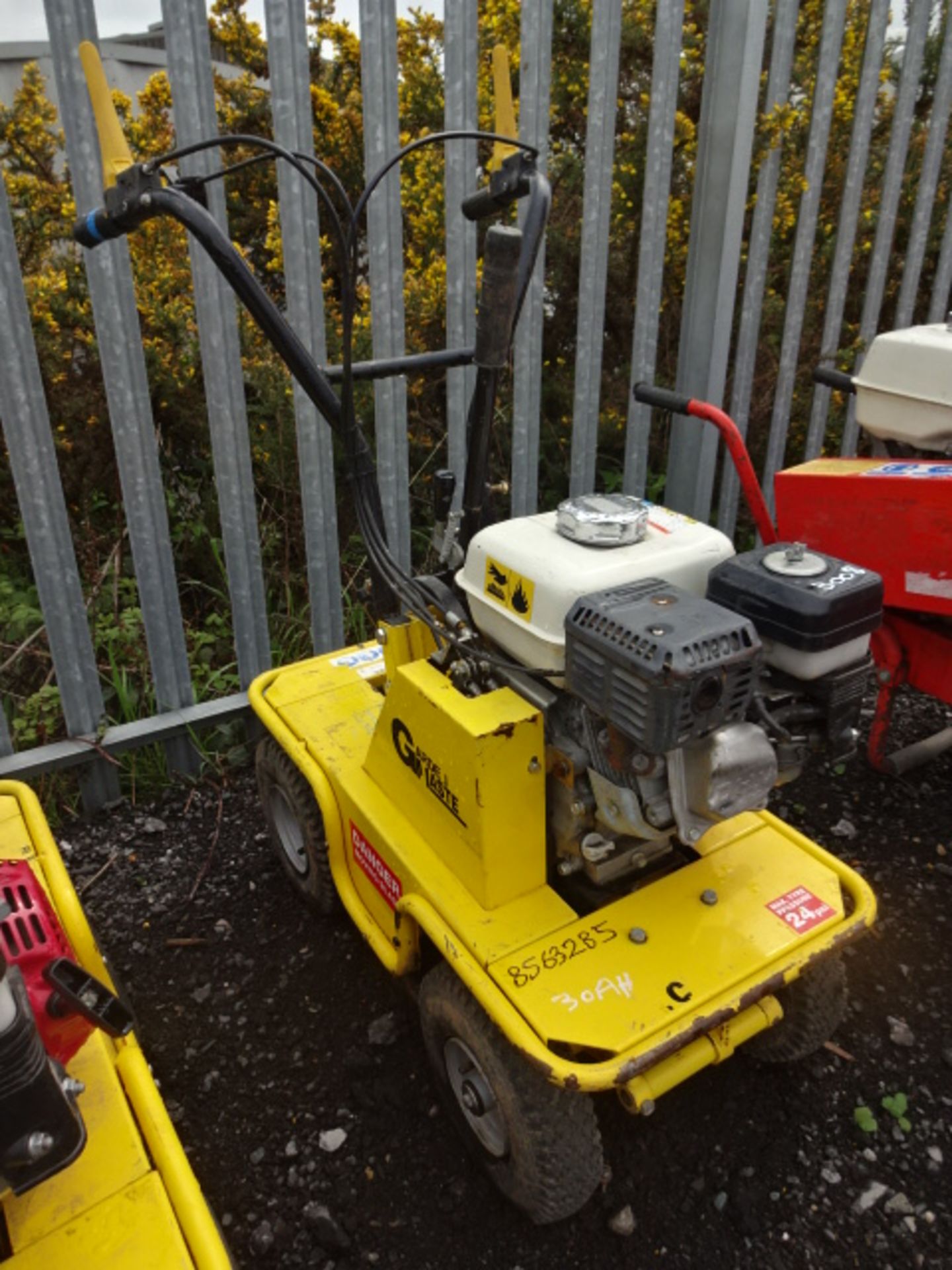 GARDEN MASTER GMTC3 petrol driven turf cutter