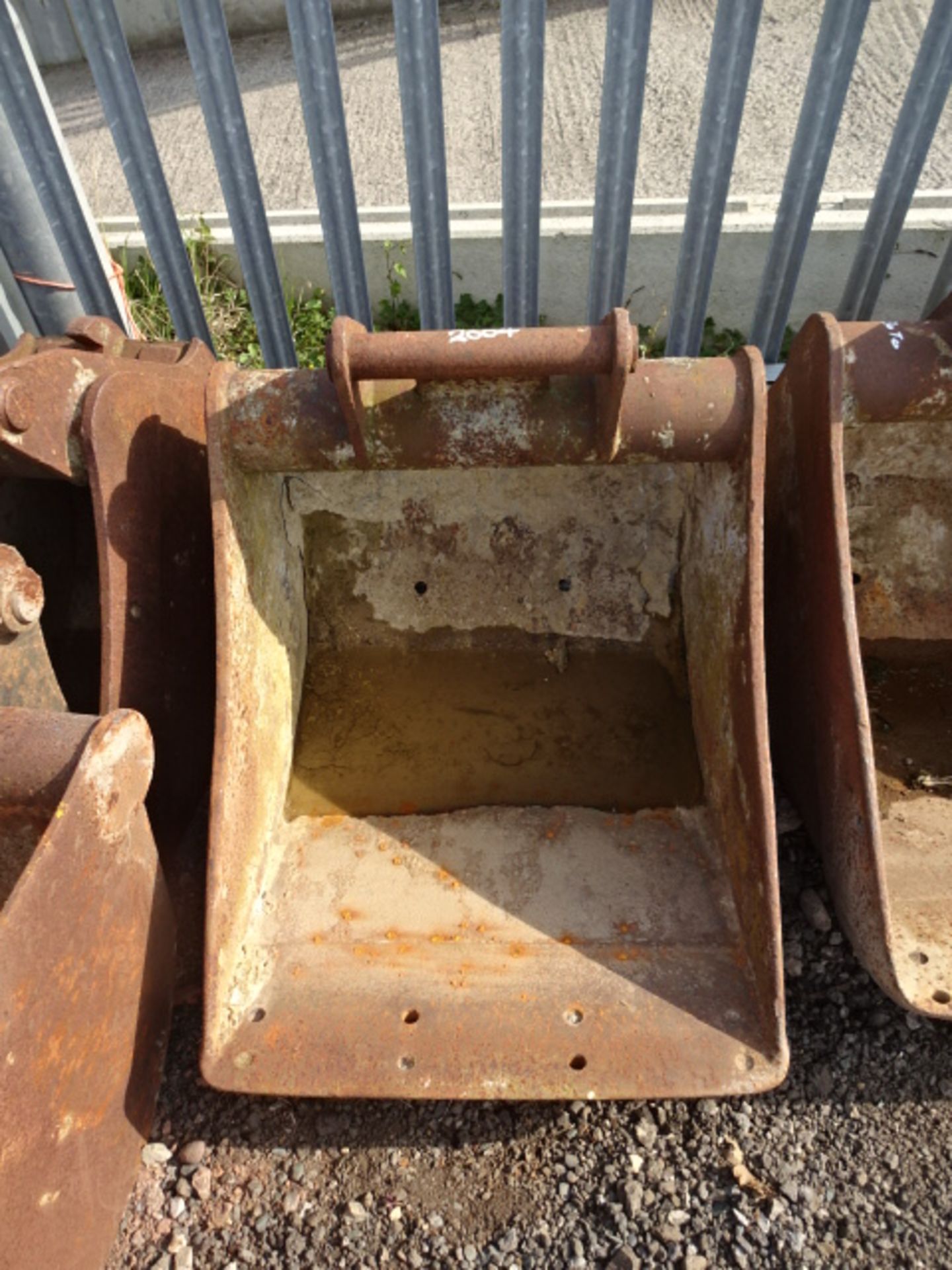 2' digging bucket (TEREX hitch)