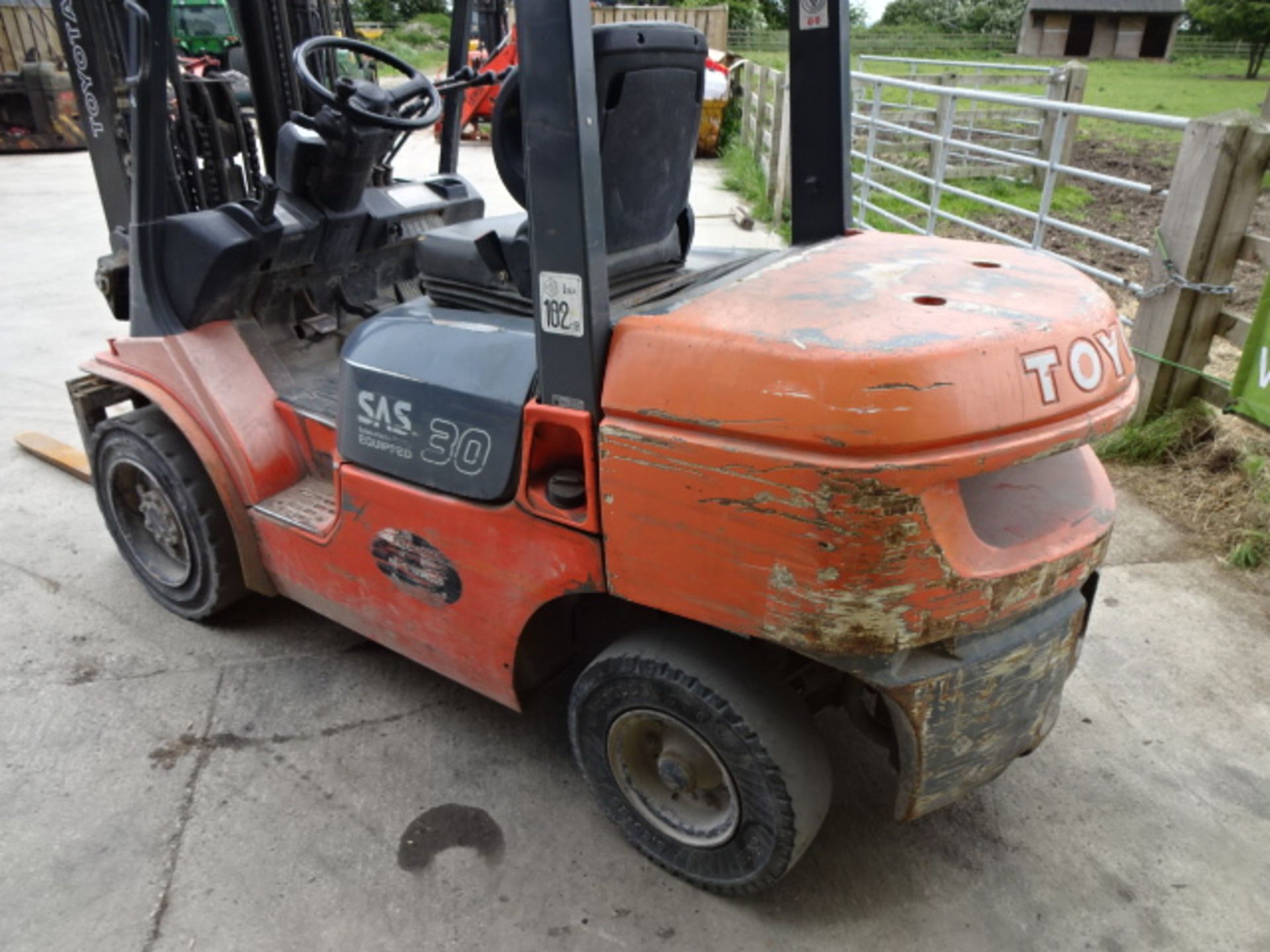 2005 TOYOTA 7FDF30 3t diesel driven forklift truck S/n: E13086 with triplex free-lift mast & side- - Image 5 of 8