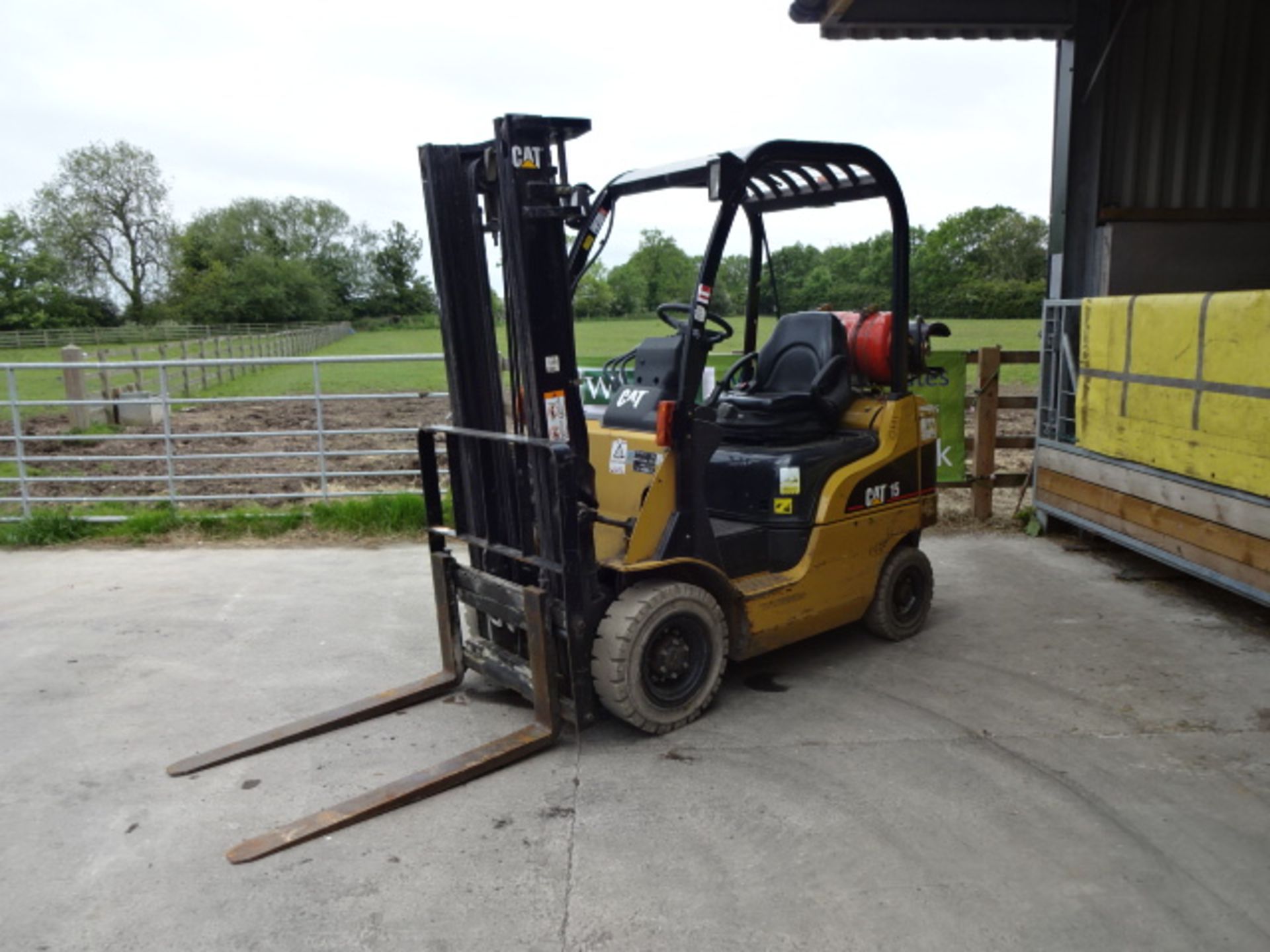 2007 CATERPILLAR GP15N 1.5t gas driven forklift truck S/n: ET34L00766 with duplex mast & side- - Image 4 of 10