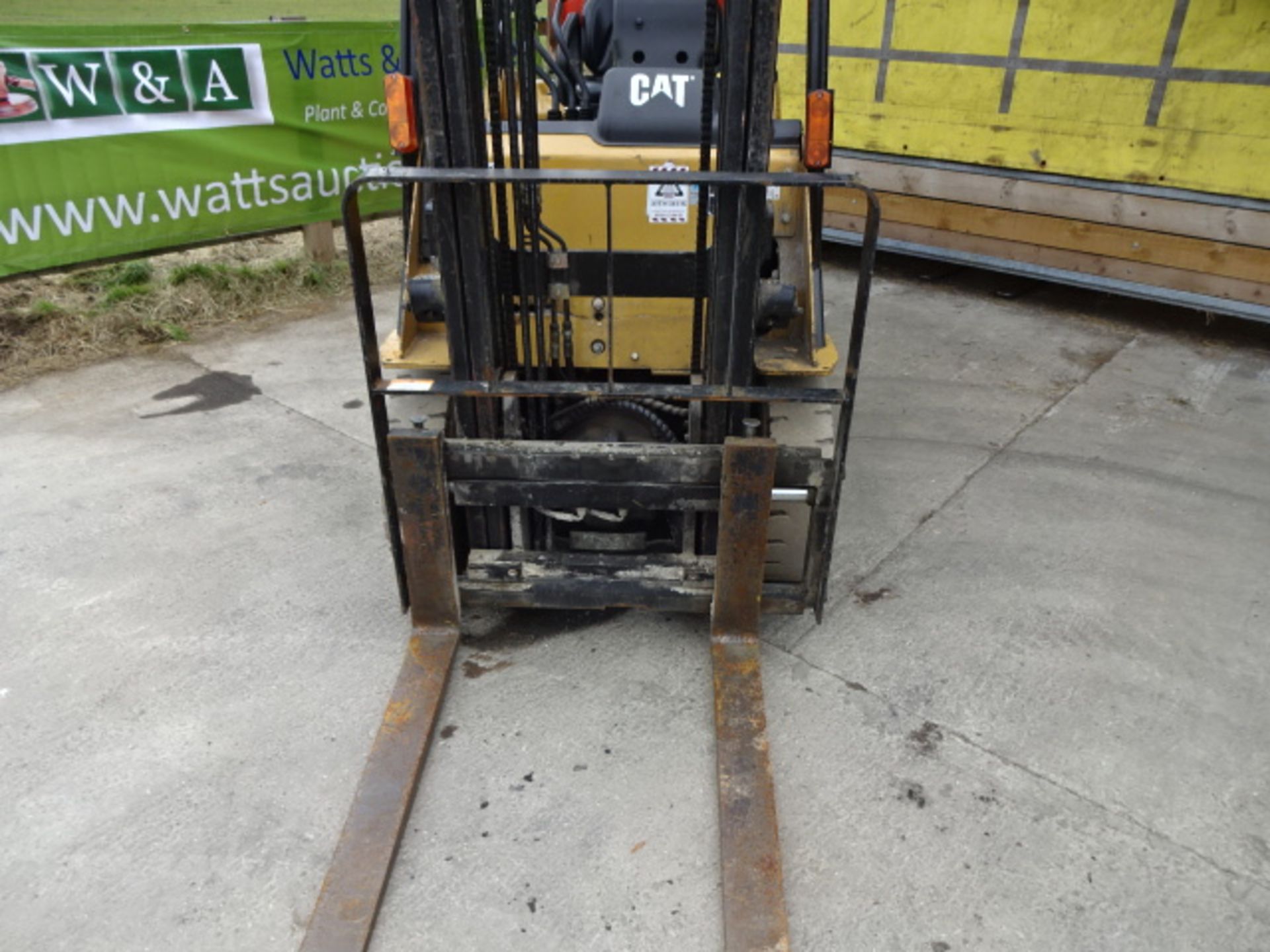 2007 CATERPILLAR GP15N 1.5t gas driven forklift truck S/n: ET34L00766 with duplex mast & side- - Image 2 of 10