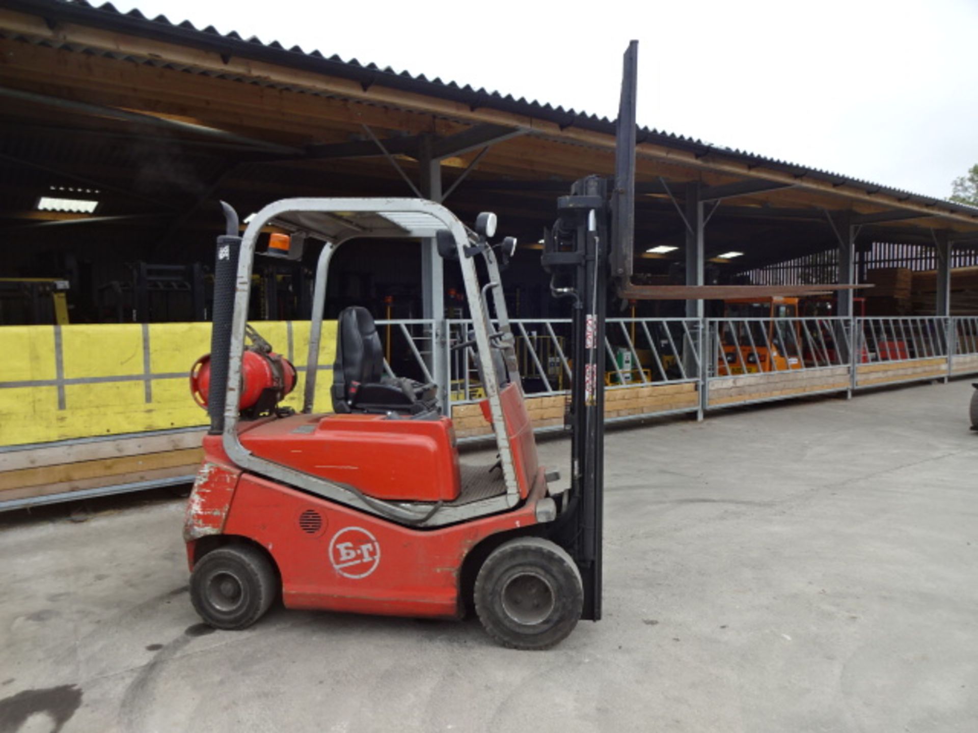 2004 BT CARGO CBG20 2t gas driven forklift truck S/n: CE249549 with triplex free-lift mast & side- - Image 8 of 8