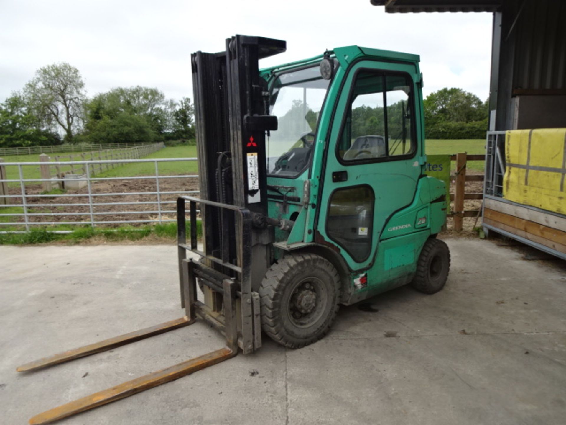 2010 MITSUBISHI FD20N 2t diesel driven forklift truck S/n: EF18C 01026 with triplex free-lift - Image 4 of 10