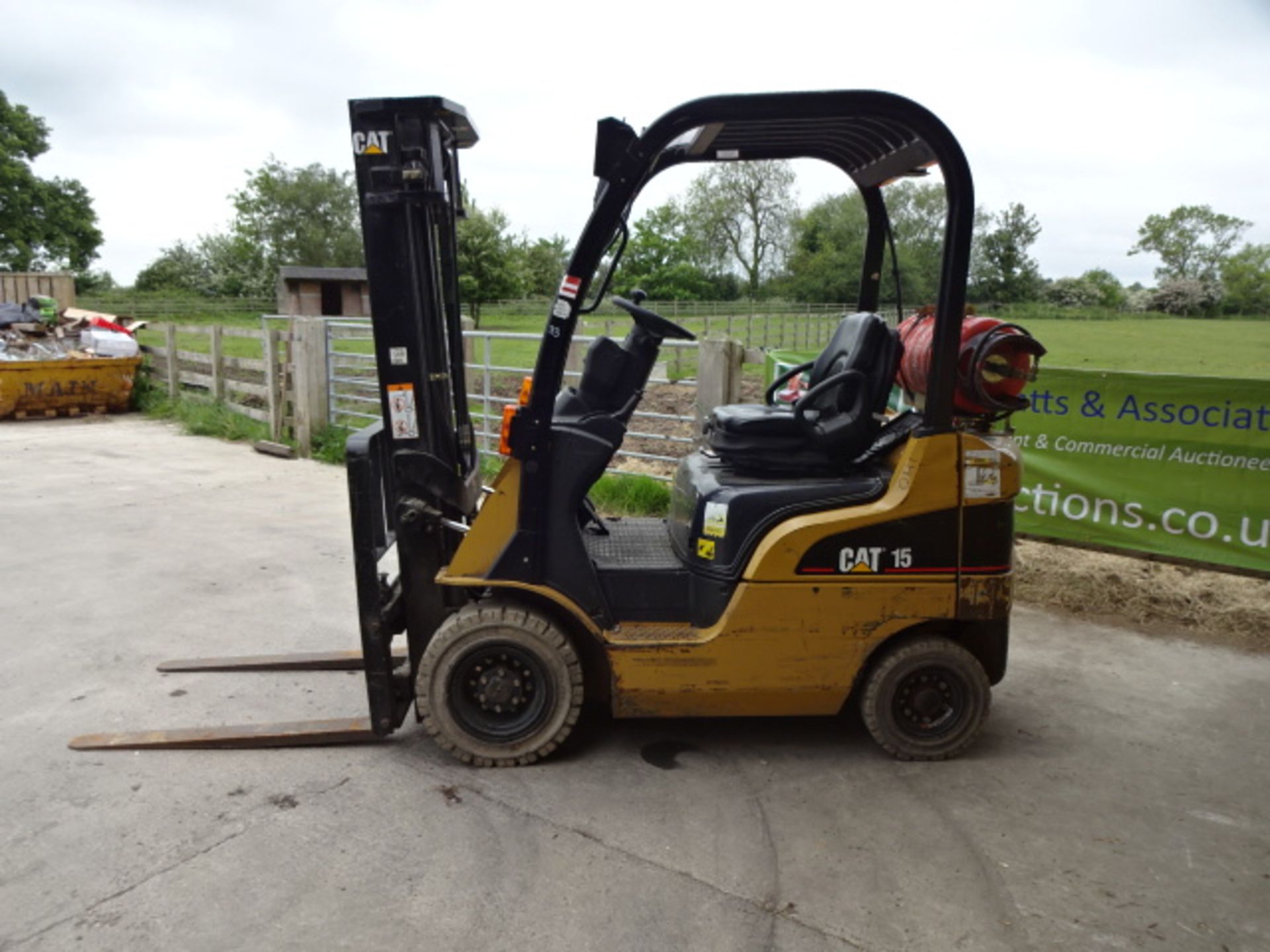 2007 CATERPILLAR GP15N 1.5t gas driven forklift truck S/n: ET34L00766 with duplex mast & side- - Image 5 of 10