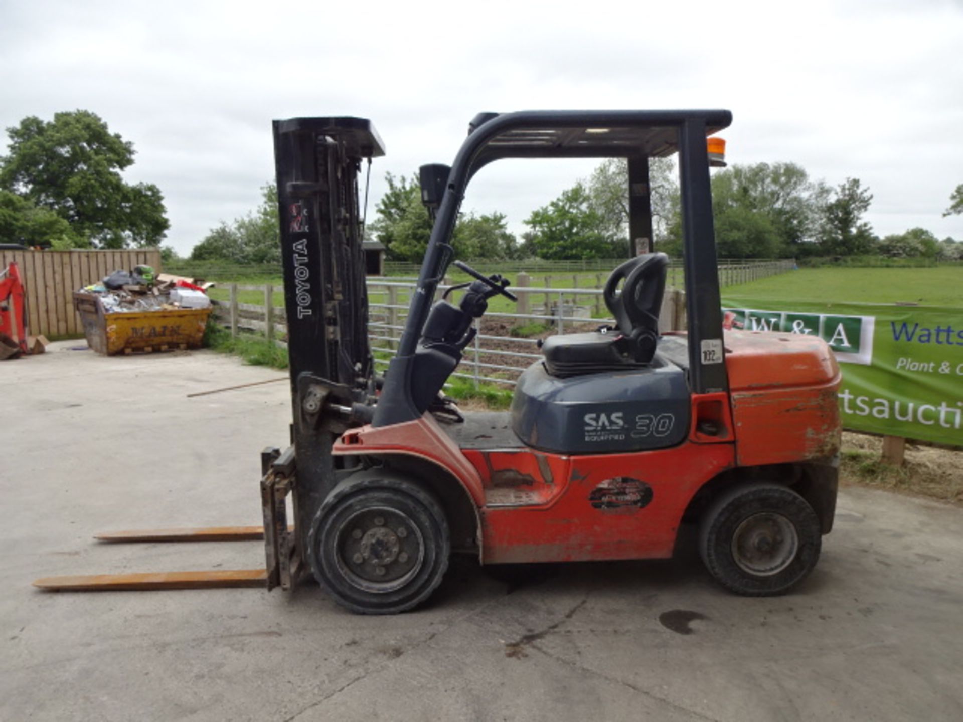 2005 TOYOTA 7FDF30 3t diesel driven forklift truck S/n: E13086 with triplex free-lift mast & side- - Image 4 of 8