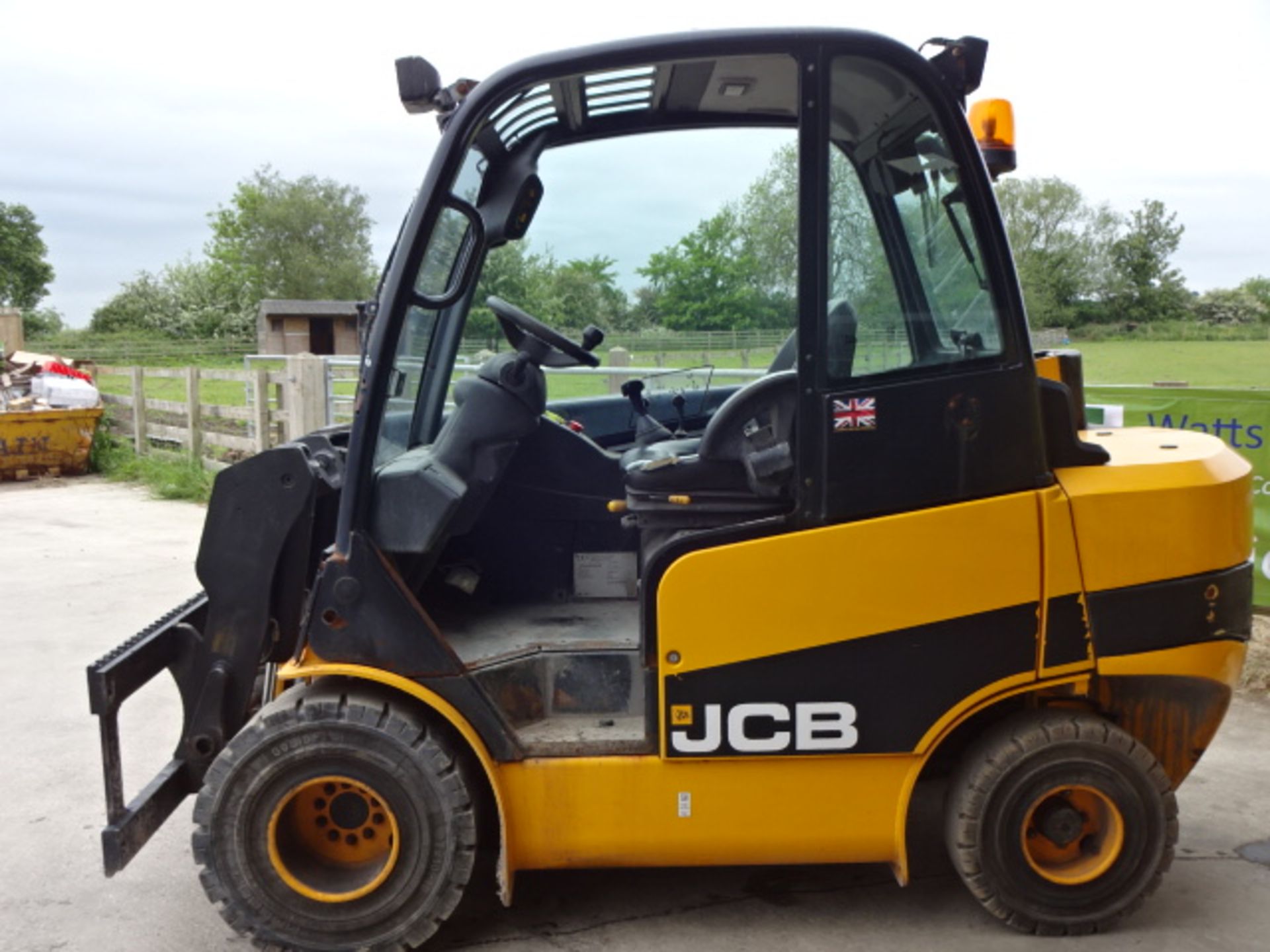 2012 JCB TLT30 3t diesel driven telescopic forklift truck S/n: E01541304 with telescopic mast (RDL) - Image 4 of 9