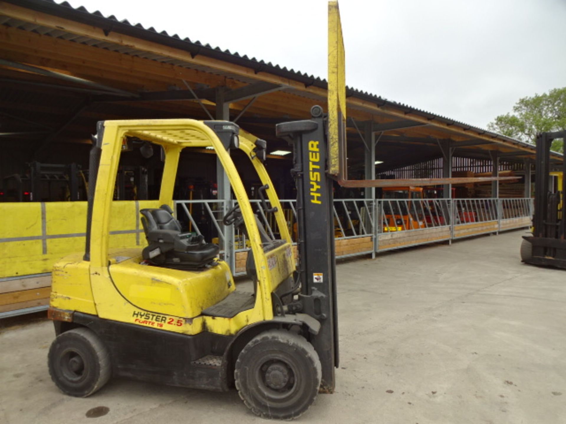 2005 HYSTER H2.5FT 2.5t diesel driven forklift truck S/n: L177B01781C with triplex free-lift - Image 9 of 9