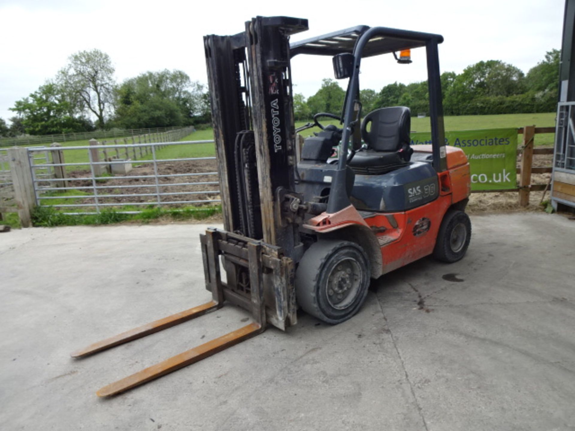 2005 TOYOTA 7FDF30 3t diesel driven forklift truck S/n: E13086 with triplex free-lift mast & side- - Image 3 of 8