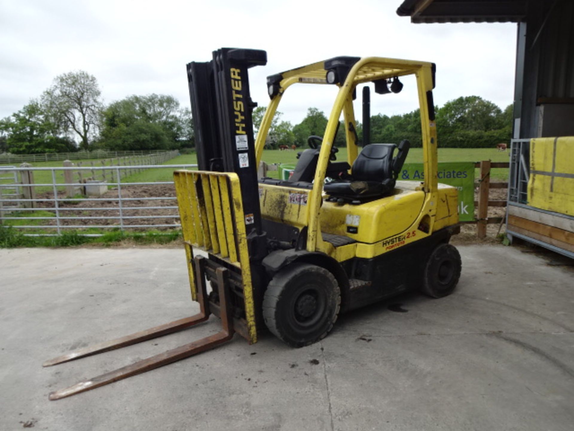2005 HYSTER H2.5FT 2.5t diesel driven forklift truck S/n: L177B01781C with triplex free-lift - Image 3 of 9