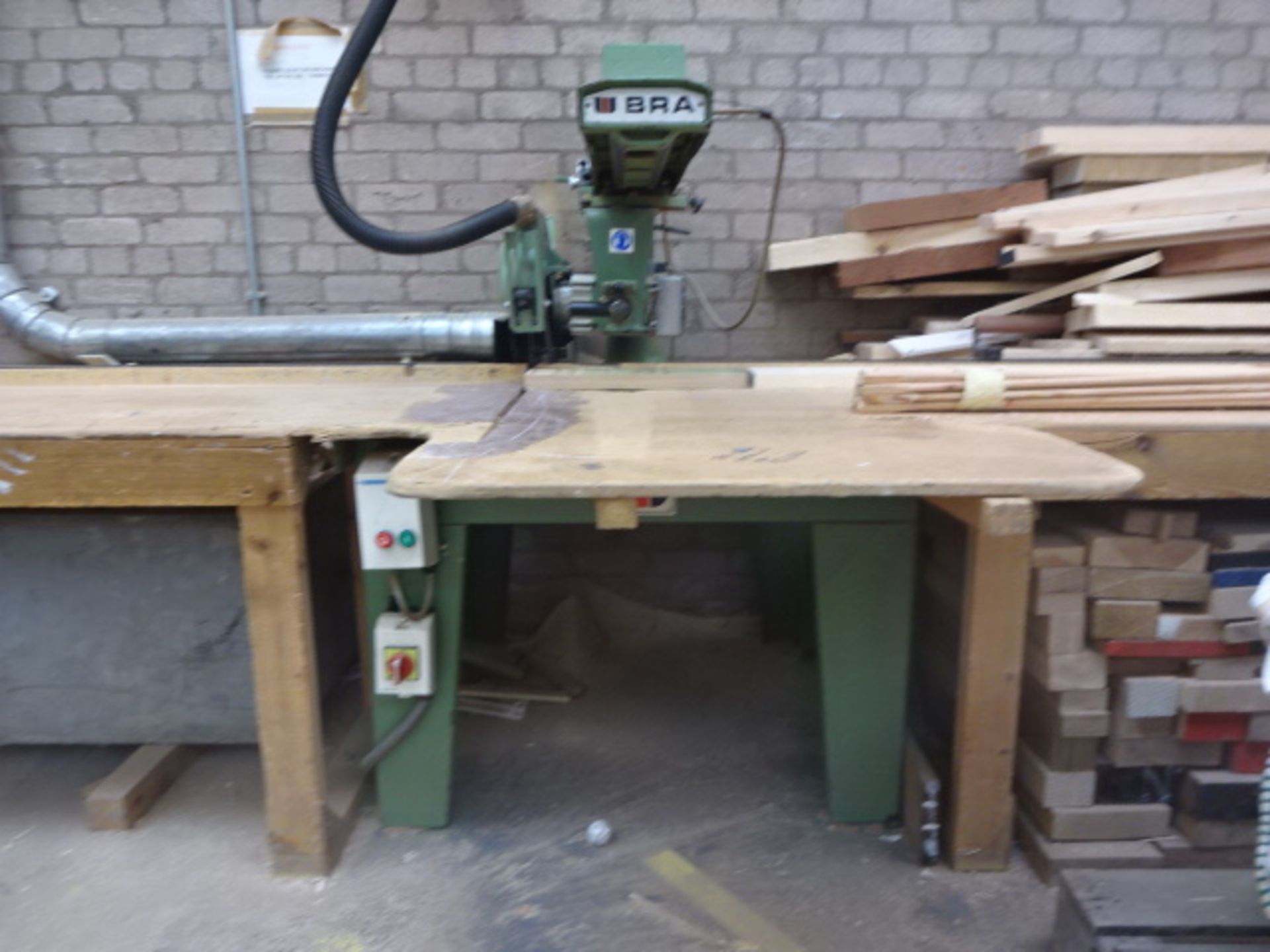 WADKIN BRA350 415v radial-arm mitre saw with 1600mm stroke course, Test number 942073 - Image 2 of 6