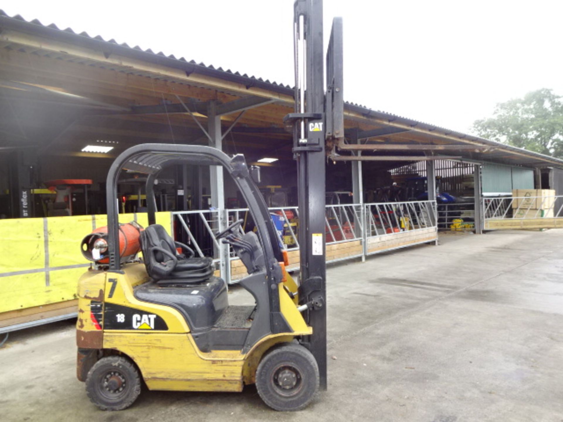 2007 CATERPILLAR GP18N 1.8t gas driven forklift truck S/n: ET34L40840 with duplex mast & side- - Image 9 of 10