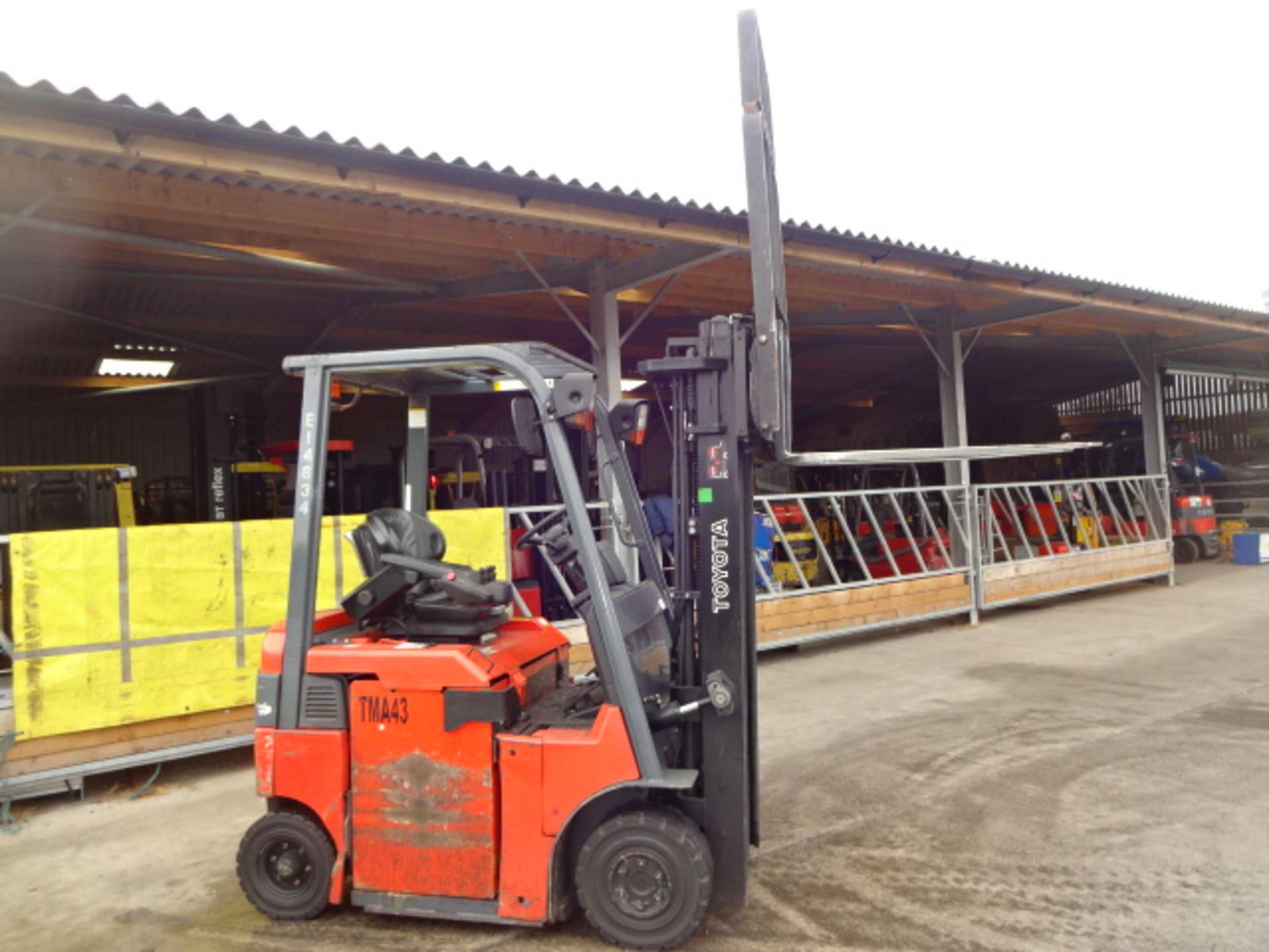 2010 TOYOTA 7-FBMF16 1.6t battery driven forklift truck S/n: E14634 with triplex free-lift, side- - Image 6 of 7