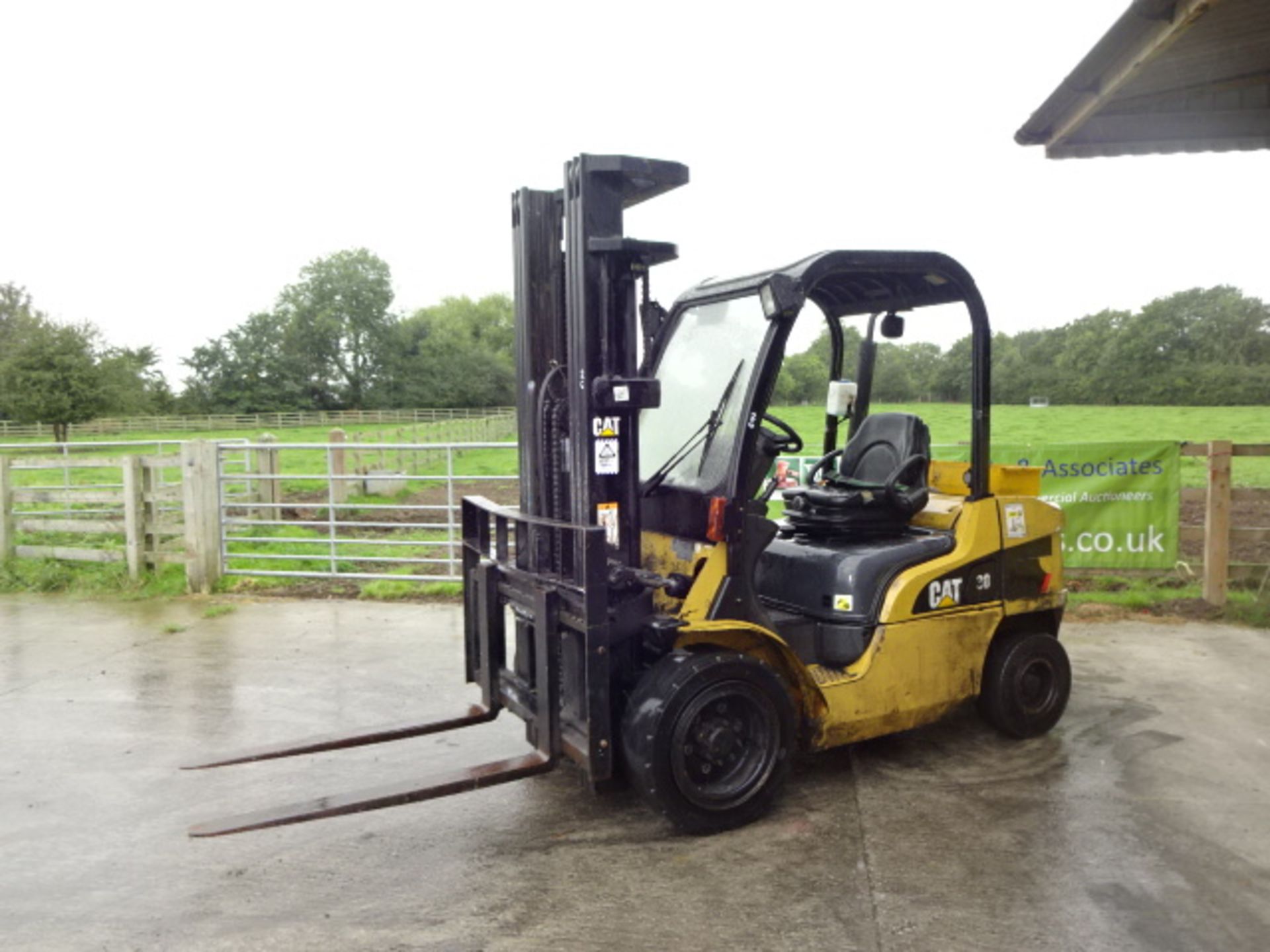 2007 CATERPILLAR DP30N 3t diesel driven forklift truck S/n: ET14E01791 with triplex free-lift mast & - Image 4 of 9