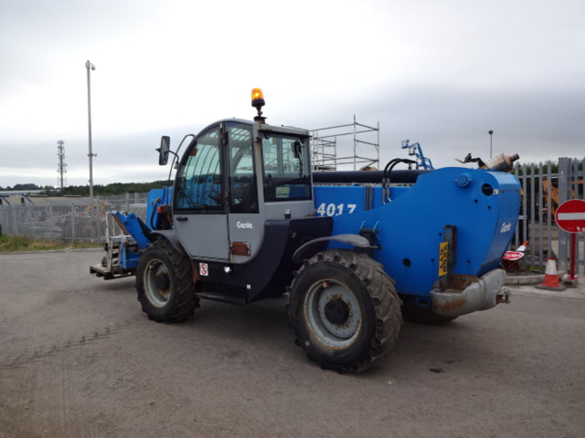 2007 GENIE GTH40-17 Turbo 17m telescopic handler (s/n 18639) (1,500 recorded hours) with sway & - Image 3 of 11