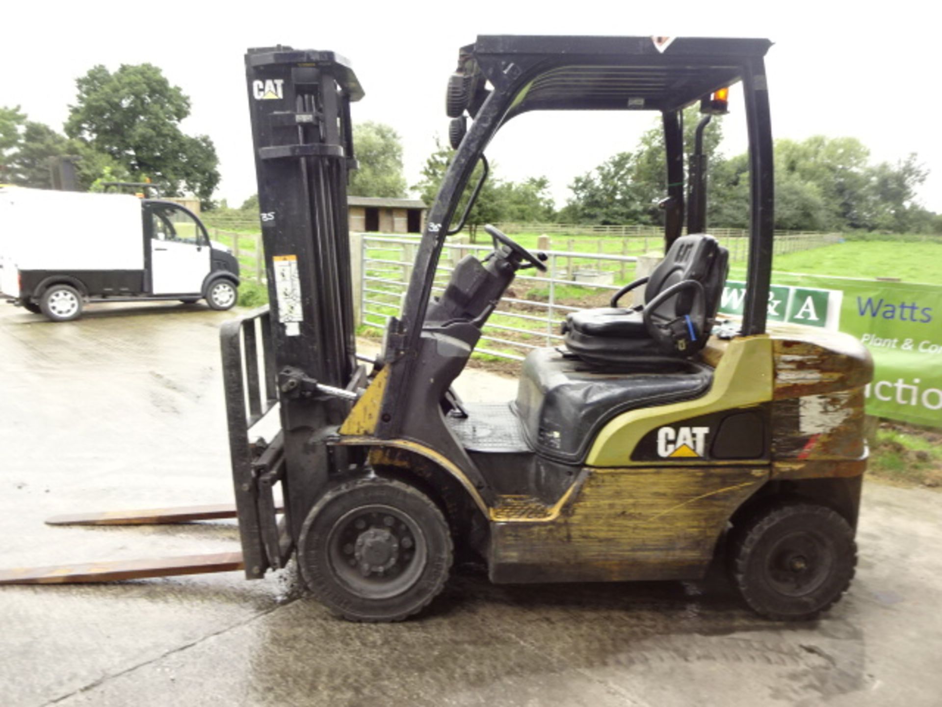 2010 CATERPILLAR DP30N 3t diesel driven forklift truck S/n: ET18C55193 with duplex mast & side-shift - Image 5 of 8