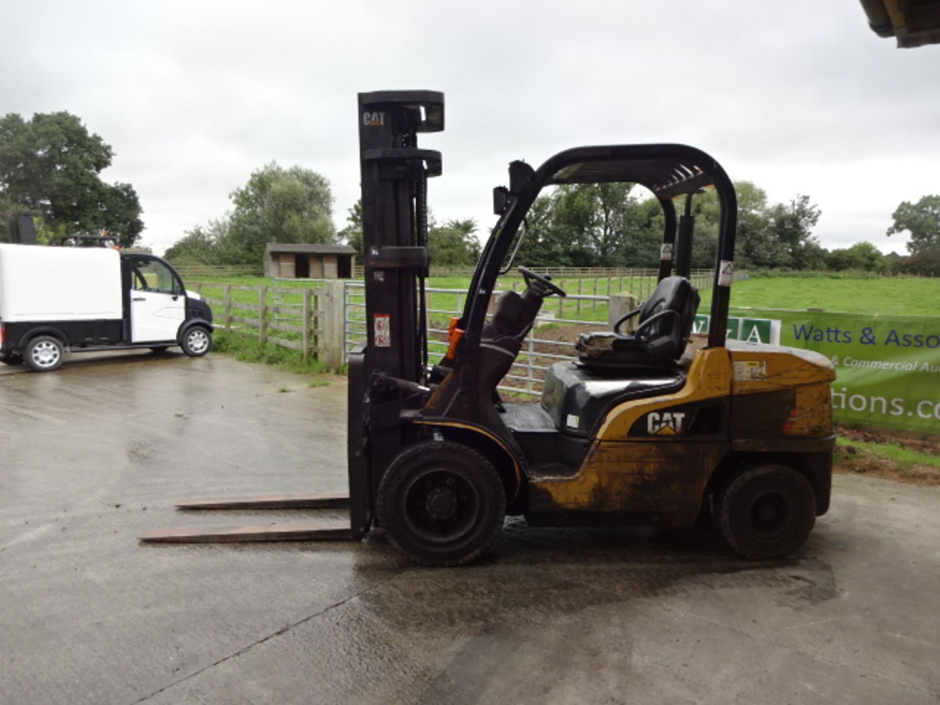2007 CATERPILLAR DP35N 3.5t diesel driven forklift truck S/n: ET14E51073 with triplex free-lift mast - Image 4 of 8