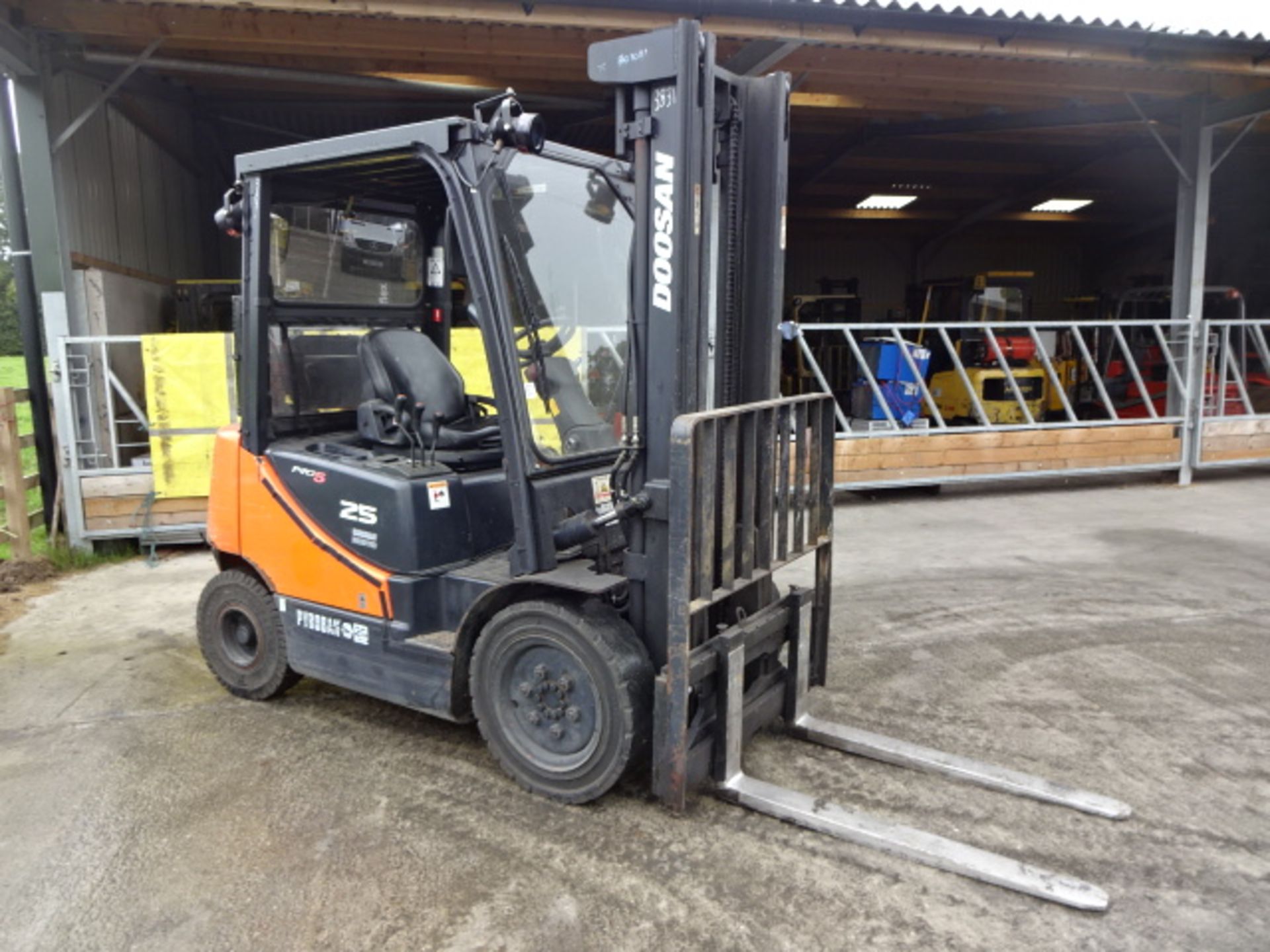 2010 DOOSAN D25S-5 2.5t diesel driven forklift truck S/n: QC-01151 with duplex mast, side-shift &