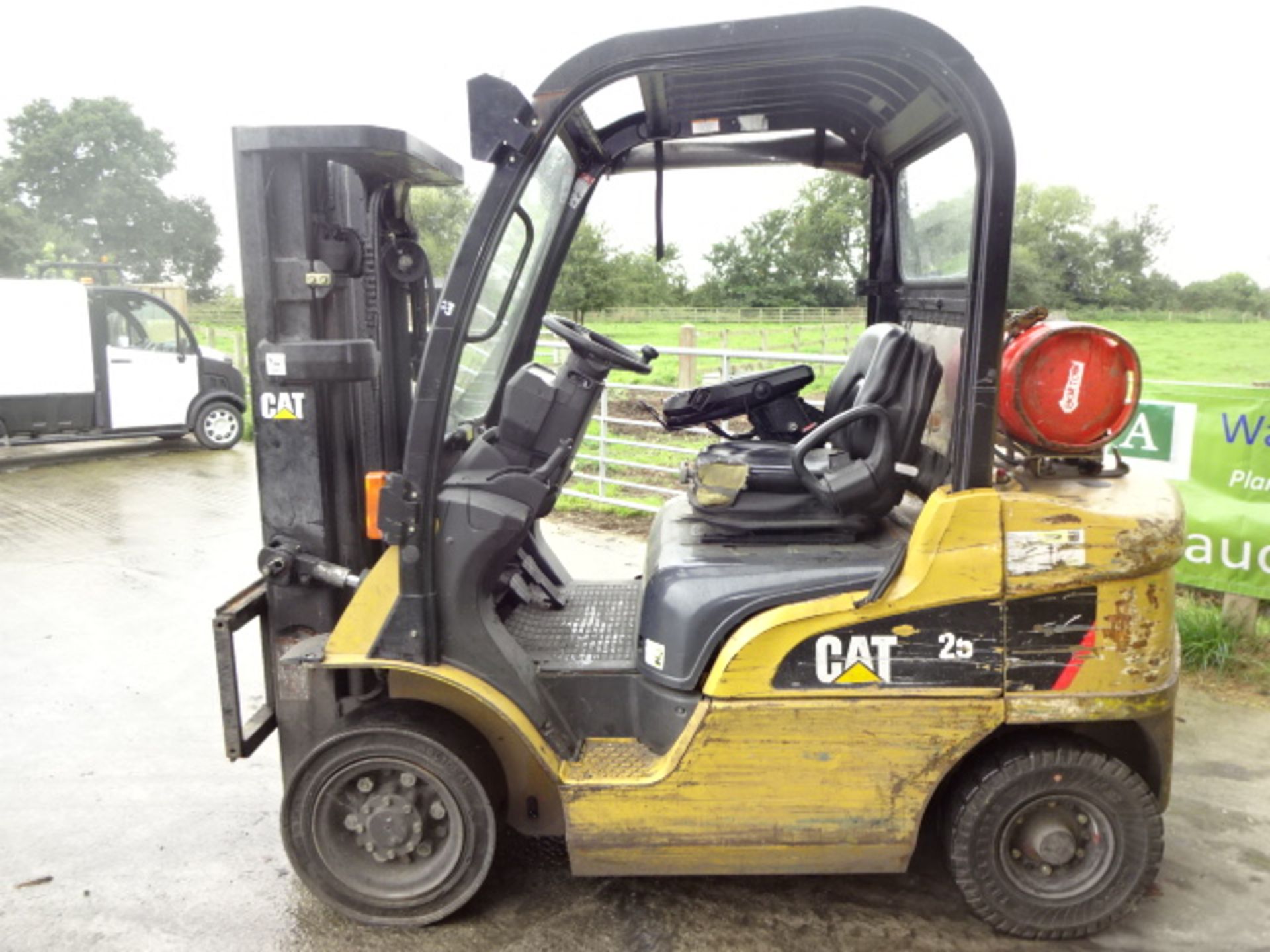 2007 CATERPILLAR GP25N 2.5t gas driven forklift truck S/n: ET17DL51494 with triplex free-lift - Image 5 of 9