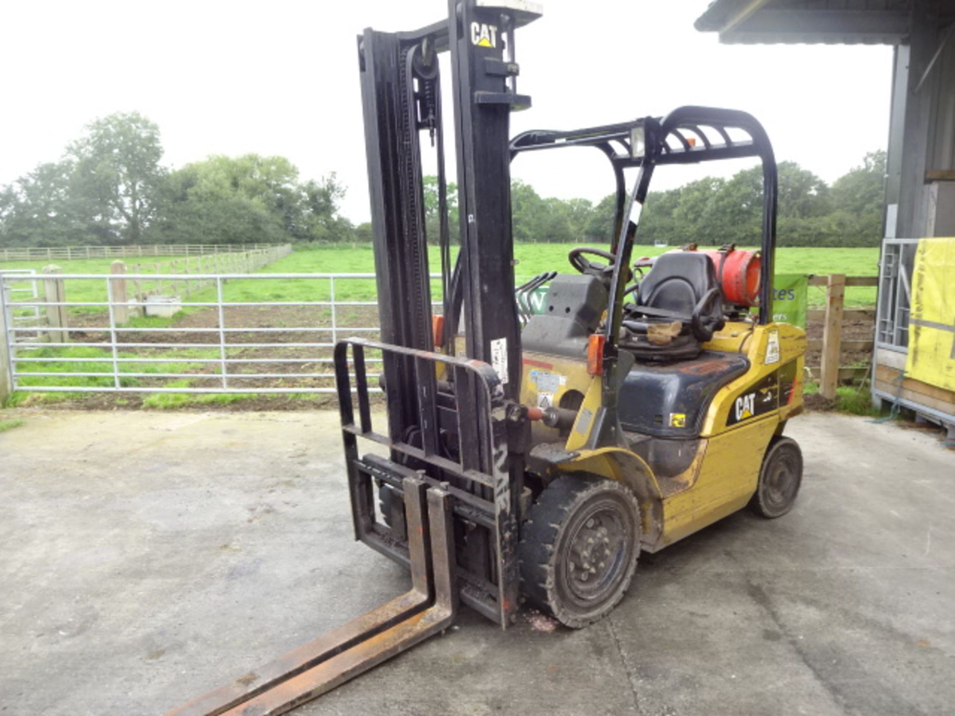 2007 CATERPILLAR GP25N 2.5t gas driven forklift truck S/n: ET17DL51420 with duplex mast & side-shift - Image 3 of 9