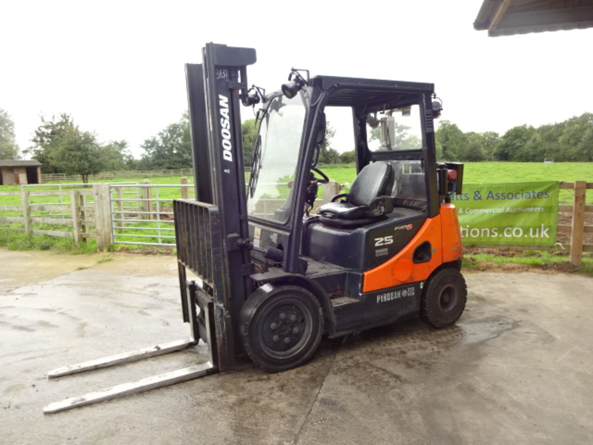 2010 DOOSAN D25S-5 2.5t diesel driven forklift truck S/n: QC-01151 with duplex mast, side-shift & - Image 5 of 10