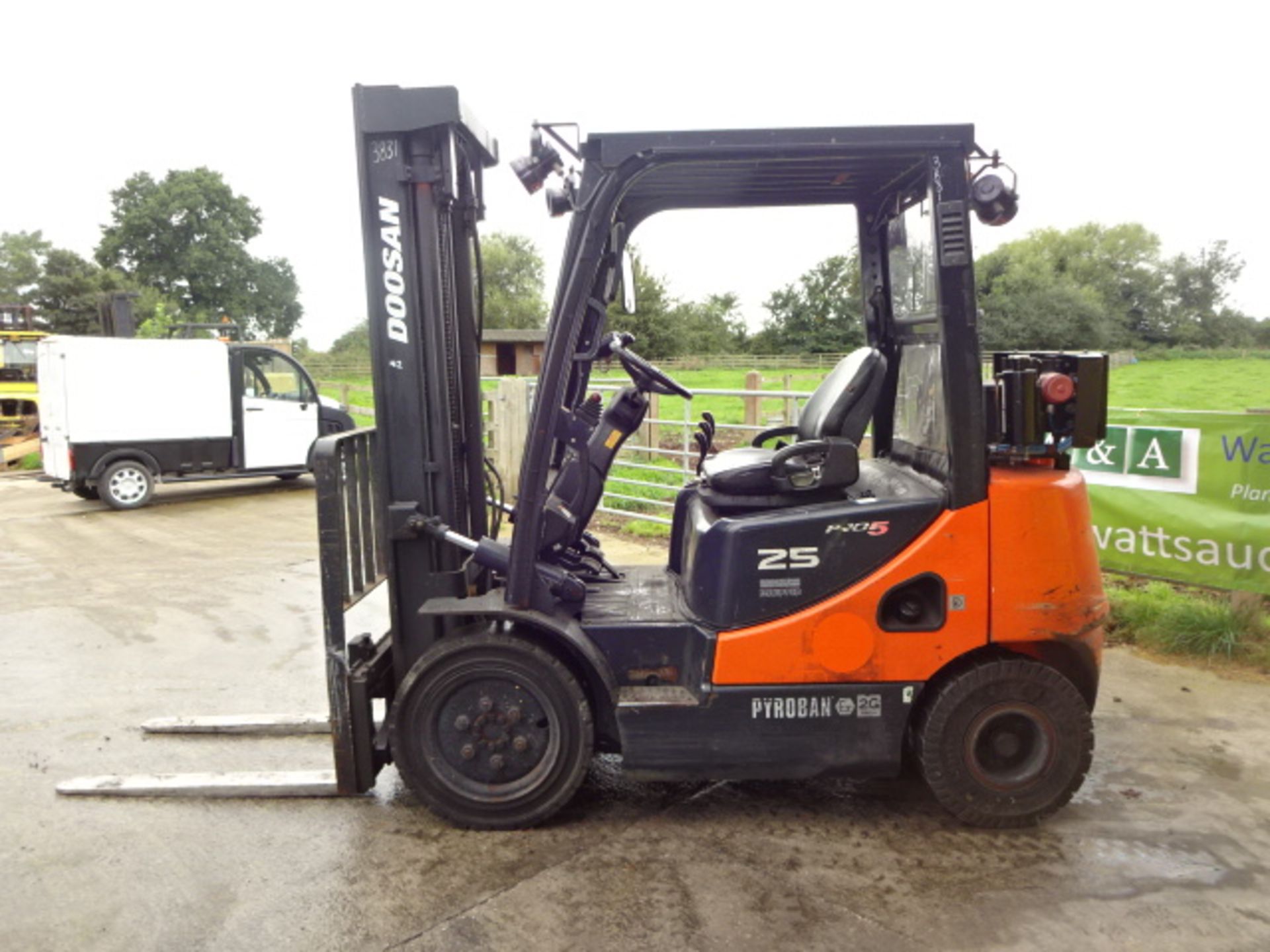 2010 DOOSAN D25S-5 2.5t diesel driven forklift truck S/n: QC-01151 with duplex mast, side-shift & - Image 6 of 10