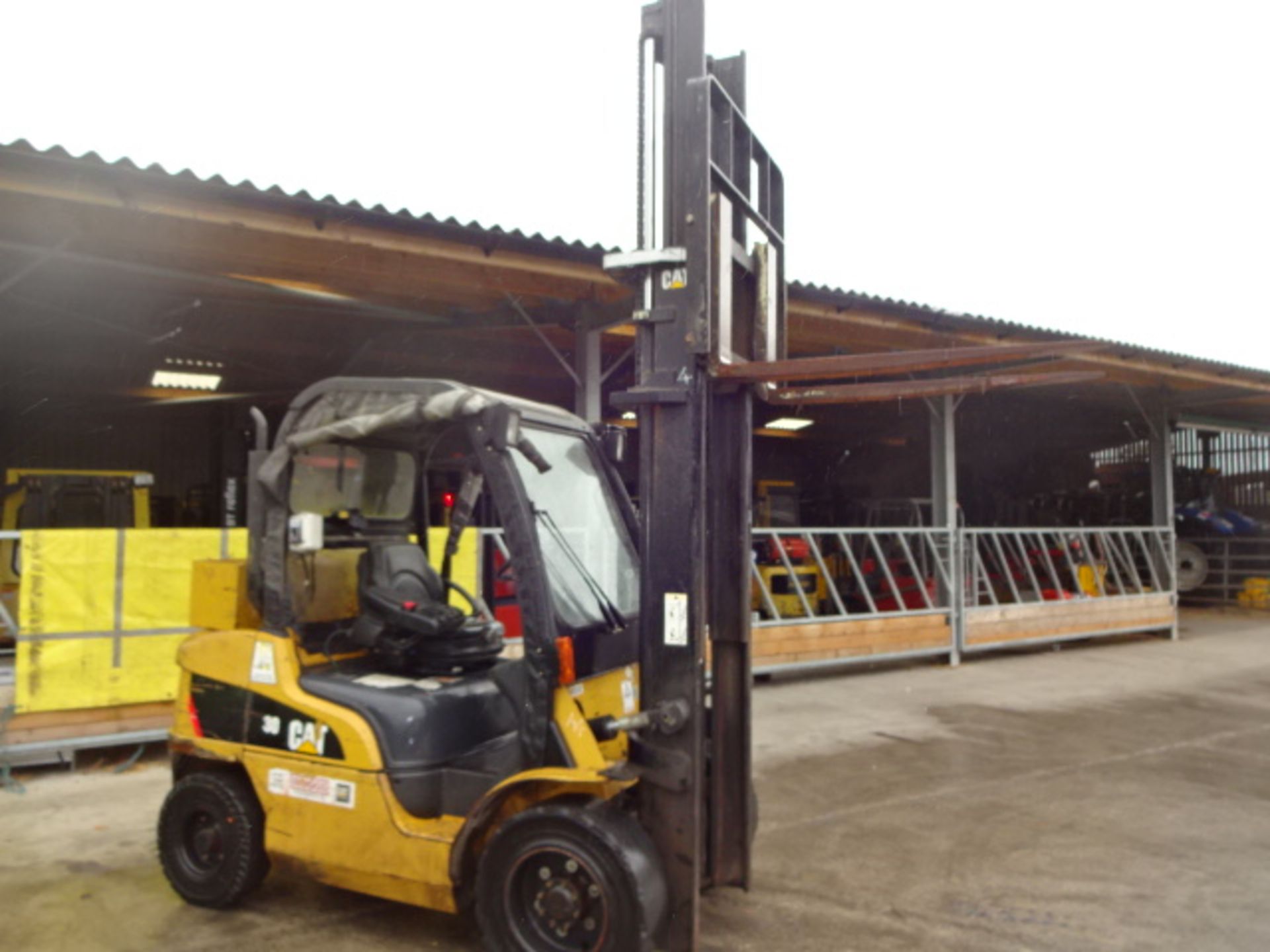 2008 CATERPILLAR DP30N 3t diesel driven forklift truck S/n: ET14E0250 with duplex mast & weather- - Image 8 of 9
