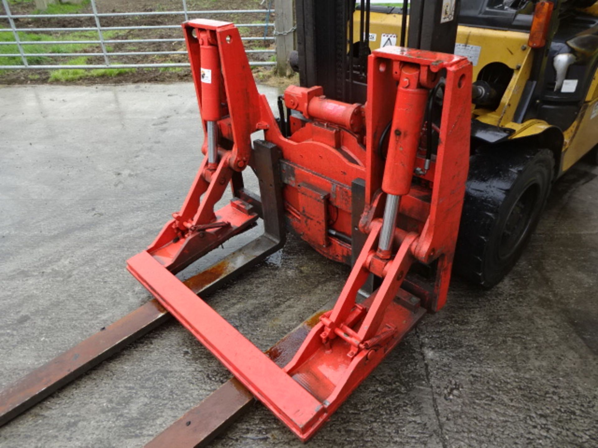 2008 CATERPILLAR DP30N 3t diesel driven forklift truck S/n: ET14E02504 with duplex mast & BOLZONI - Image 3 of 12