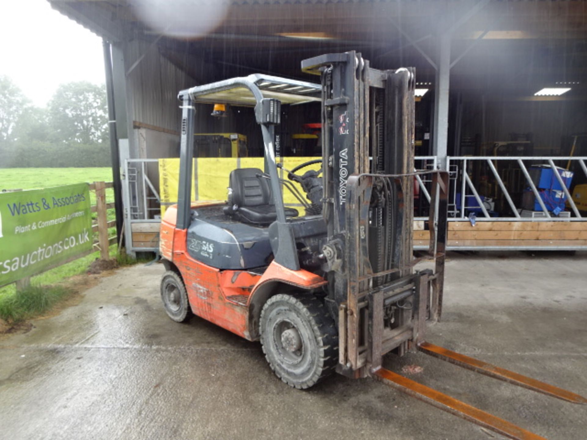 2005 TOYOTA 62-7FDF25 2.5t diesel driven forklift truck S/n: E17937 with triplex free-lift mast &