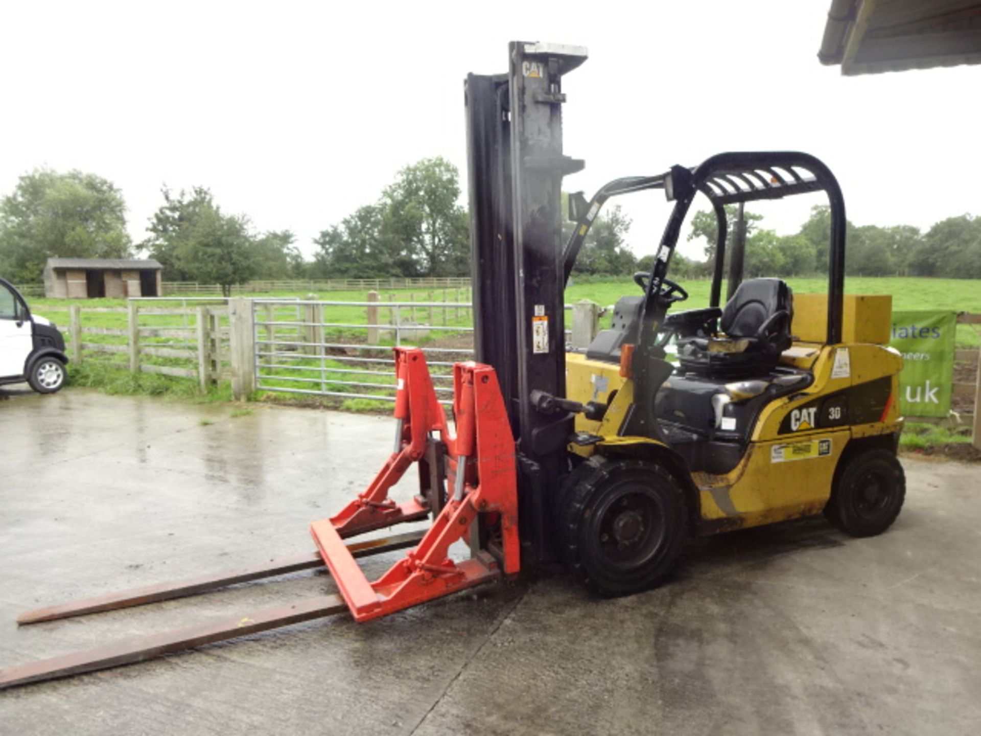 2008 CATERPILLAR DP30N 3t diesel driven forklift truck S/n: ET14E02504 with duplex mast & BOLZONI - Image 5 of 12