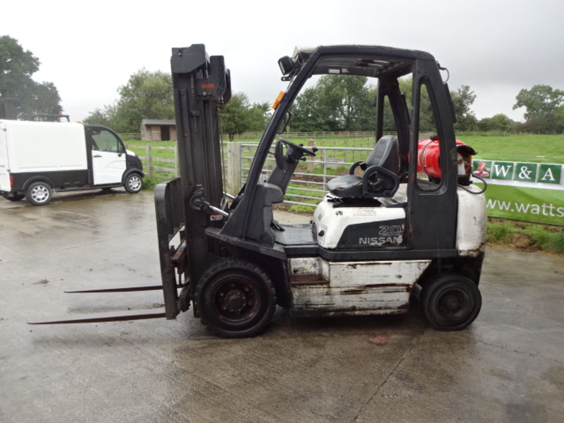 2006 NISSAN UDO2A20 2t gas driven forklift truck S/n: UDO2E705082 with duplex mast & side-shift ( - Image 4 of 8