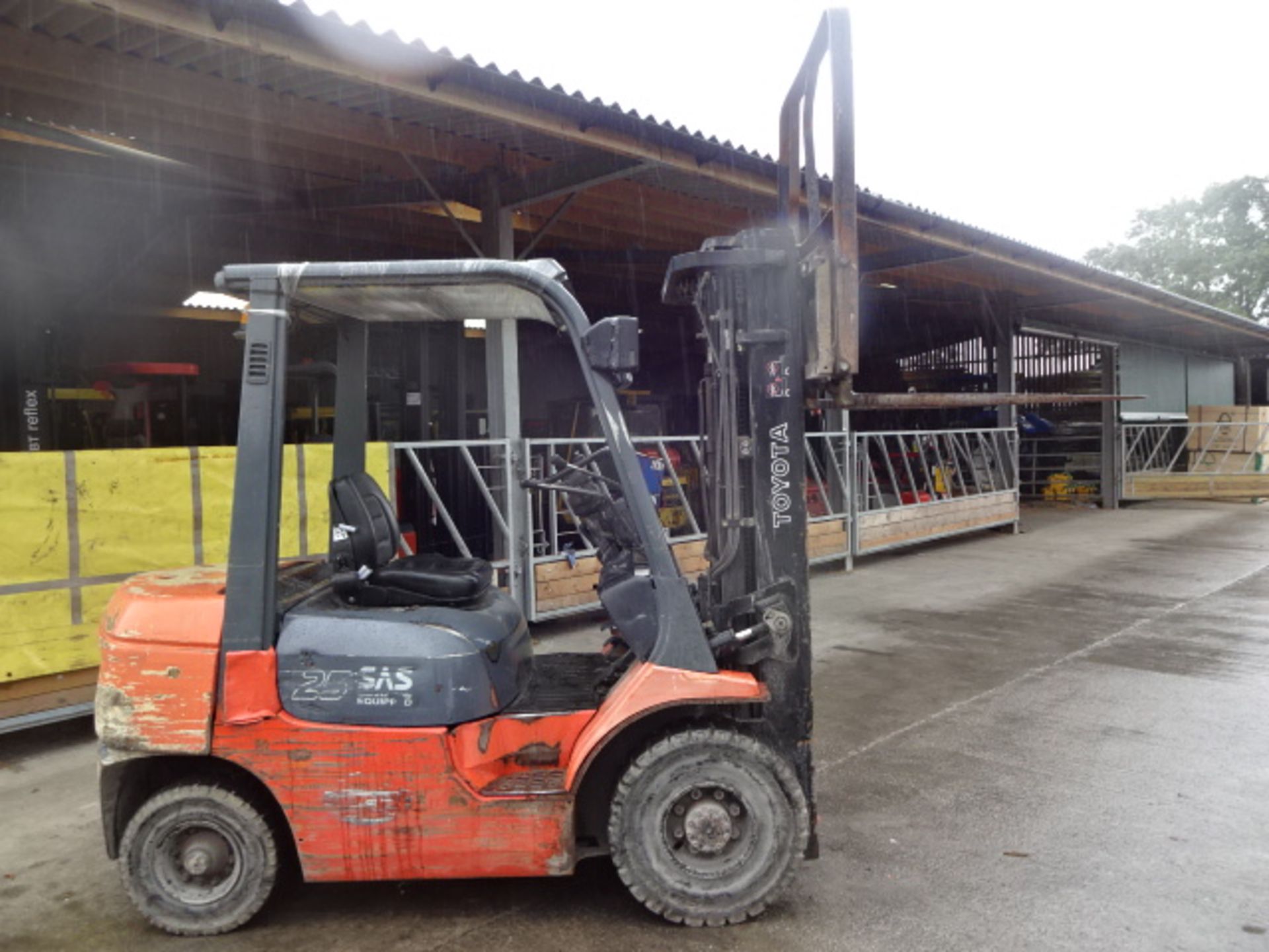 2005 TOYOTA 62-7FDF25 2.5t diesel driven forklift truck S/n: E17937 with triplex free-lift mast & - Image 7 of 8