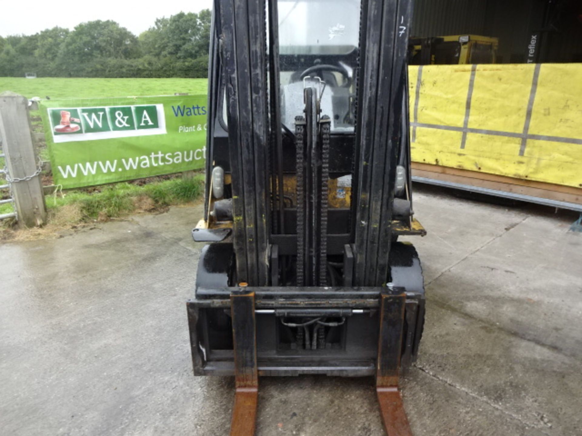 2010 CATERPILLAR DP25N 2.5t diesel driven forklift truck S/n: ET18C55123 with triplex free-lift mast - Image 2 of 9