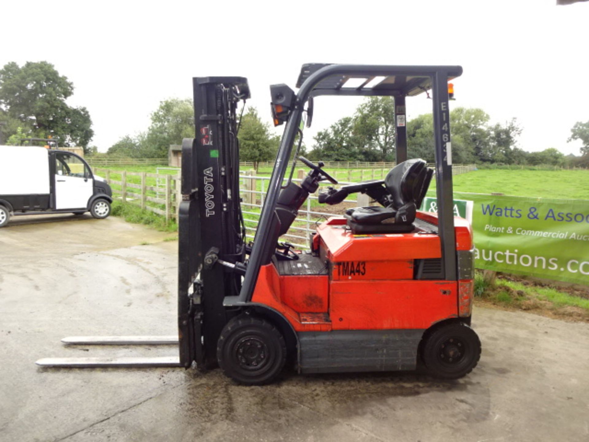 2010 TOYOTA 7-FBMF16 1.6t battery driven forklift truck S/n: E14634 with triplex free-lift, side- - Image 4 of 7