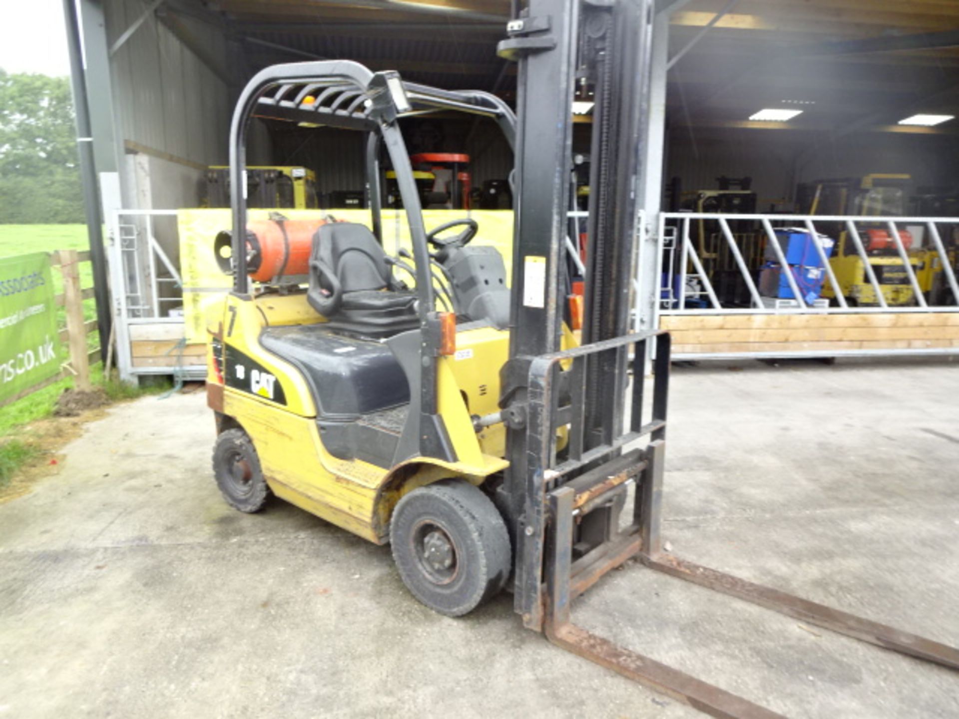 2007 CATERPILLAR GP18N 1.8t gas driven forklift truck S/n: ET34L40840 with duplex mast & side- - Image 7 of 10