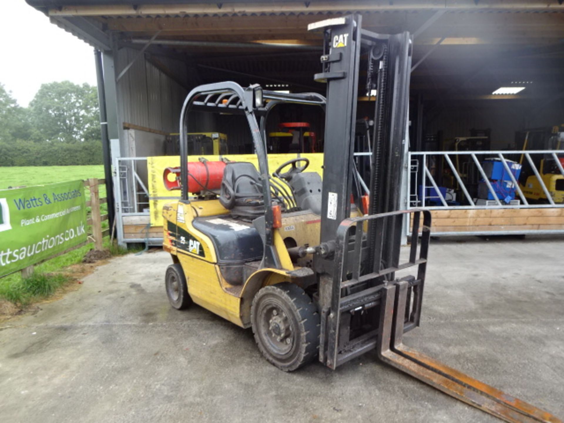 2007 CATERPILLAR GP25N 2.5t gas driven forklift truck S/n: ET17DL51420 with duplex mast & side-shift