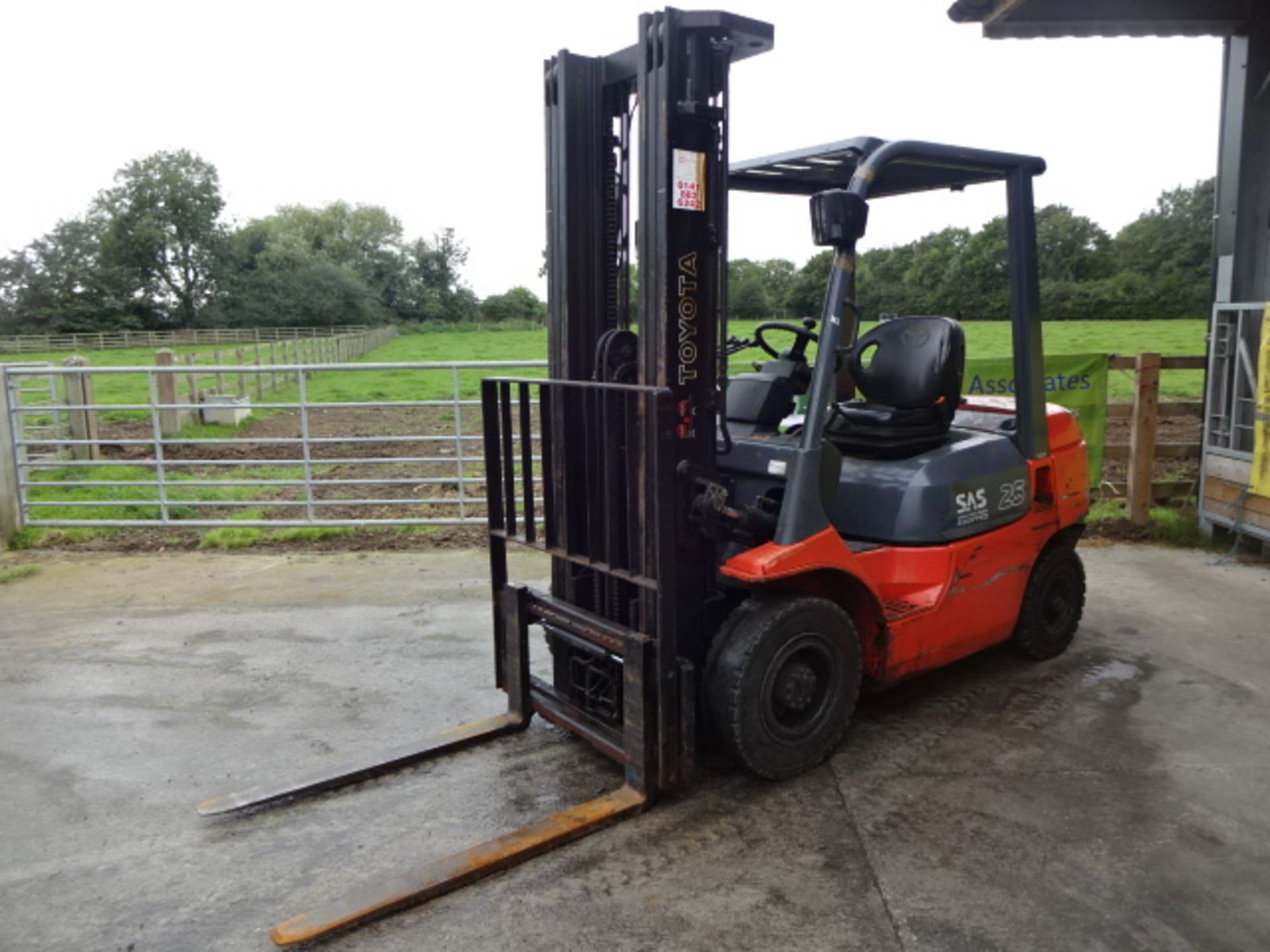 2006 TOYOTA 7-FDF25 2.5t diesel driven forklift truck S/n: E11274 with triplex free-lift mast & - Image 3 of 8