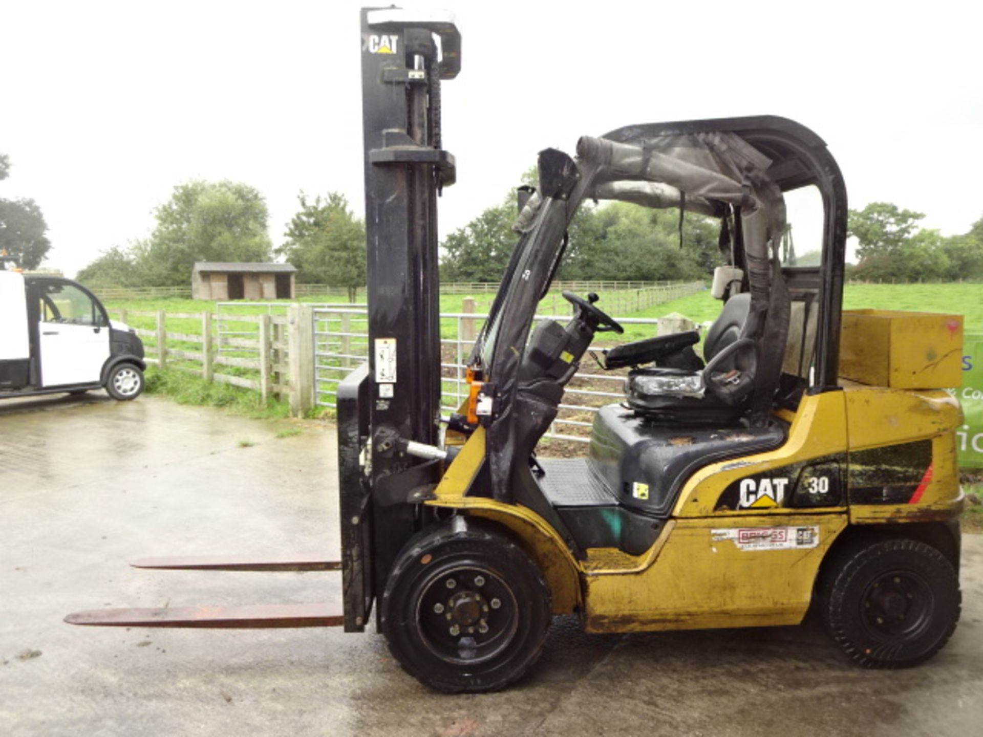 2008 CATERPILLAR DP30N 3t diesel driven forklift truck S/n: ET14E0250 with duplex mast & weather- - Image 6 of 9