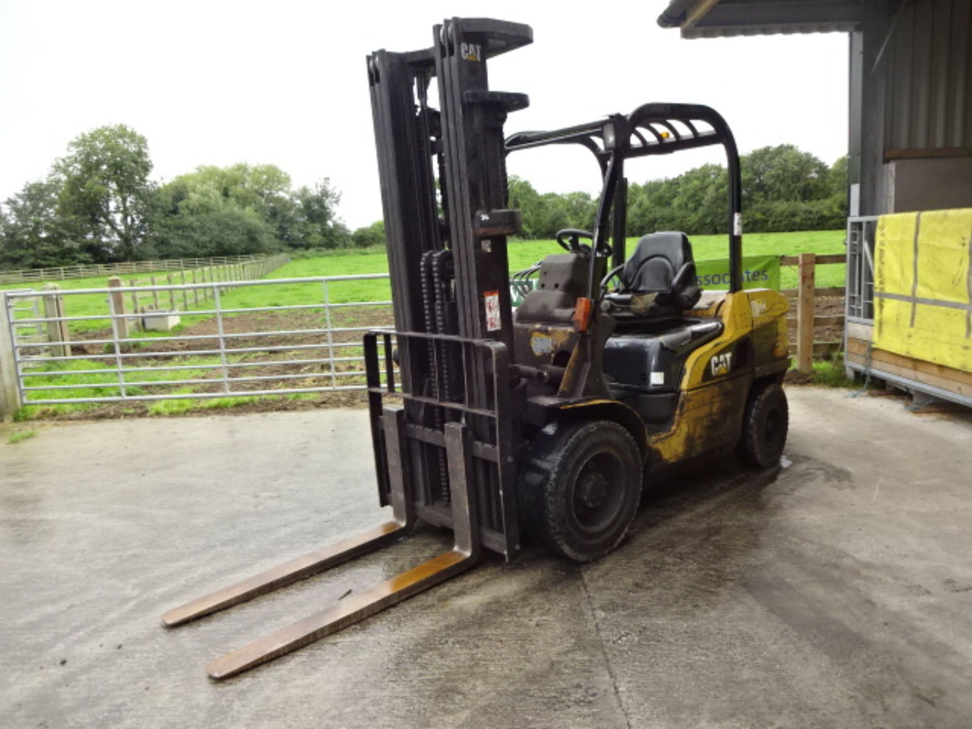 2007 CATERPILLAR DP35N 3.5t diesel driven forklift truck S/n: ET14E51073 with triplex free-lift mast - Image 3 of 8