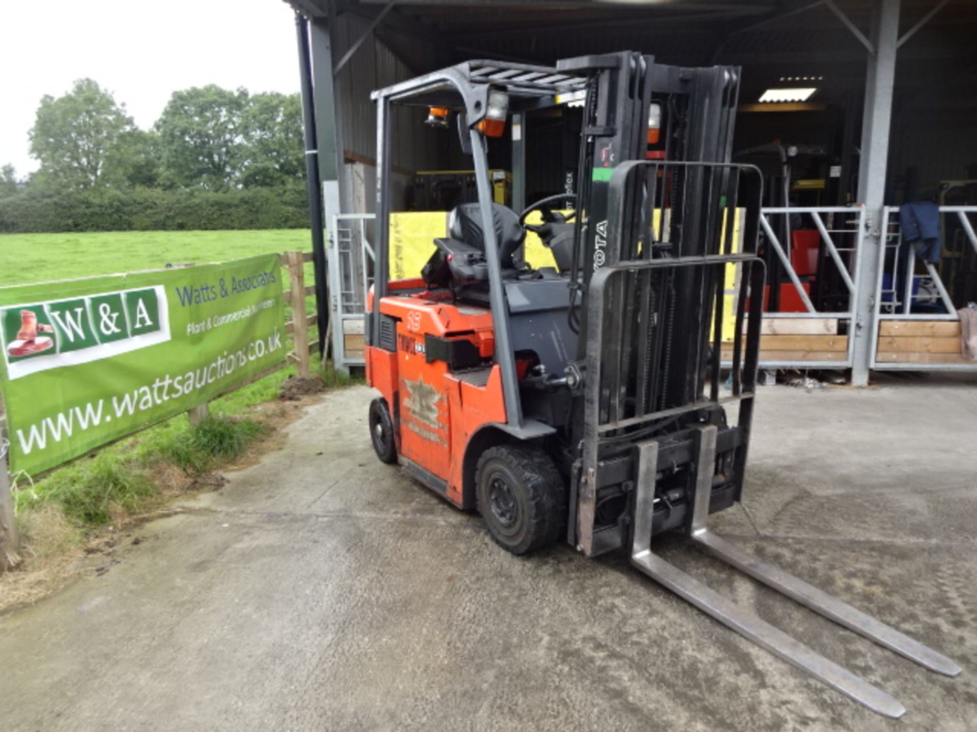 2010 TOYOTA 7-FBMF16 1.6t battery driven forklift truck S/n: E14640 with triplex free-lift, side-