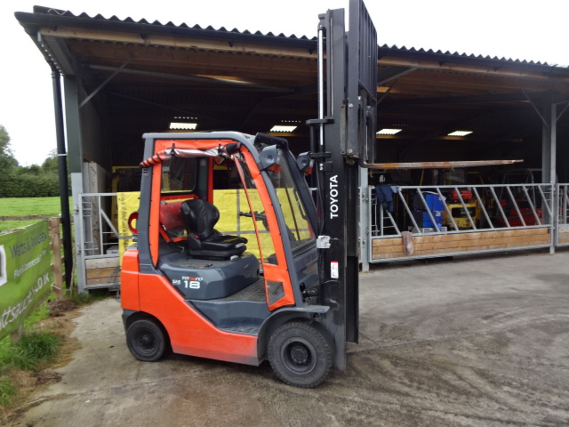 2013 TOYOTA 8-FGF18 1.8t gas driven forklift truck S/n: E32555 with duplex mast, side-shift & - Image 9 of 10