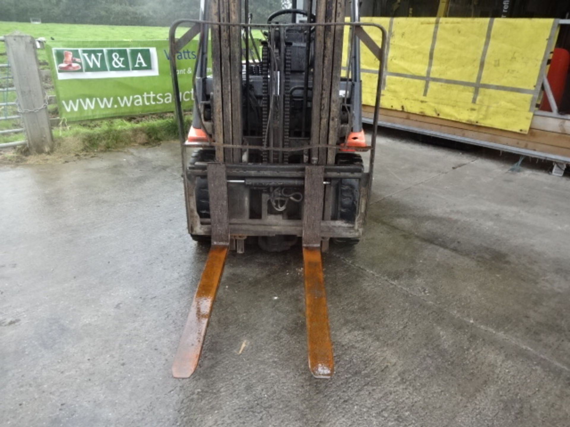 2005 TOYOTA 62-7FDF25 2.5t diesel driven forklift truck S/n: E17937 with triplex free-lift mast & - Image 2 of 8
