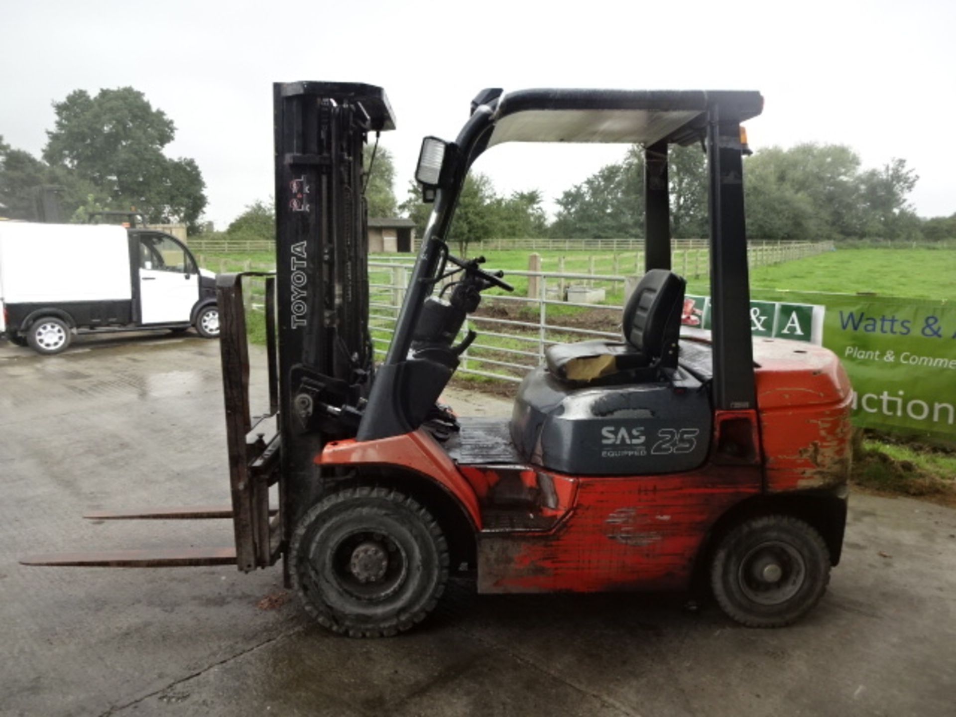 2005 TOYOTA 62-7FDF25 2.5t diesel driven forklift truck S/n: E17937 with triplex free-lift mast & - Image 4 of 8