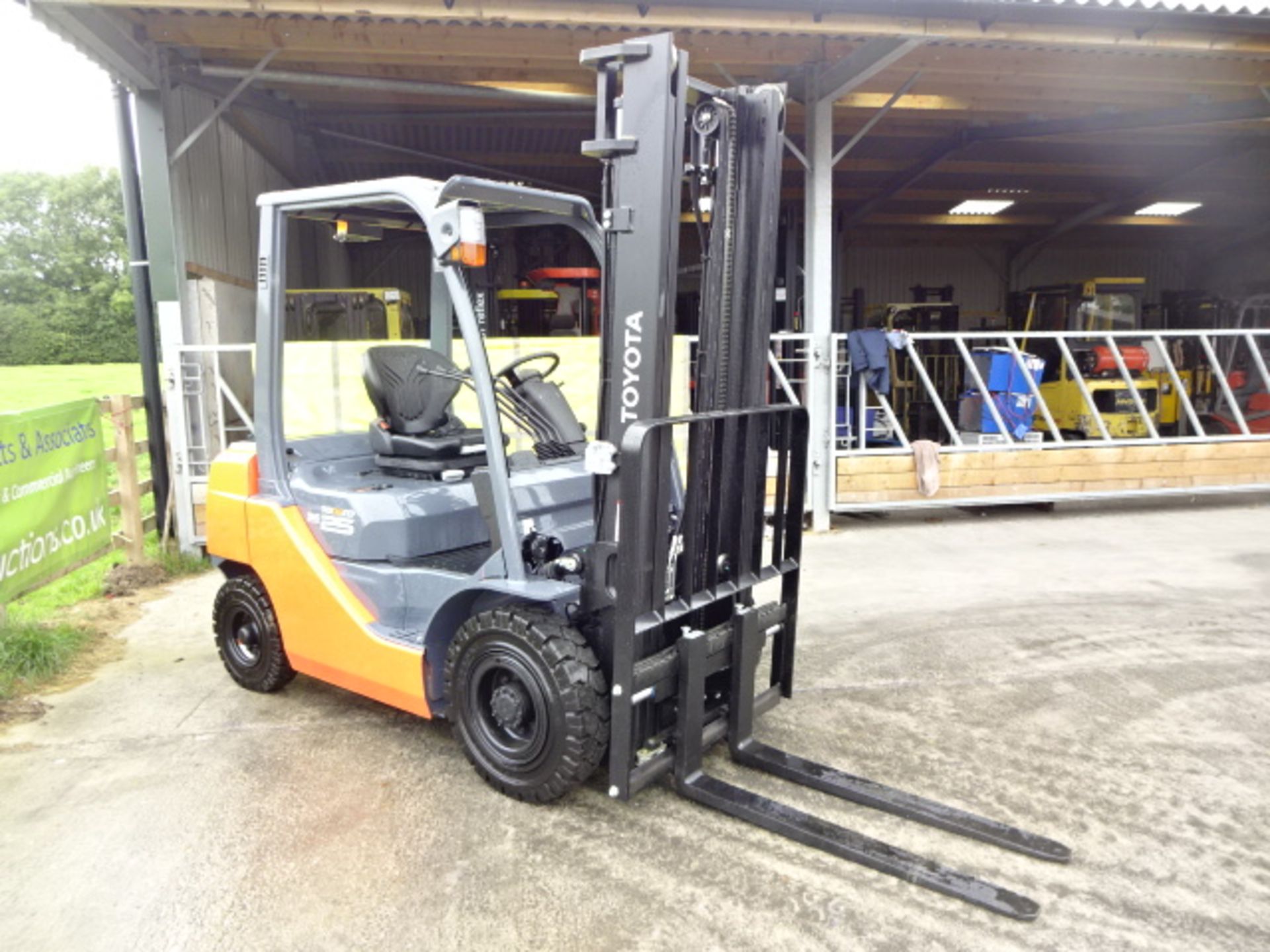 2015 TOYOTA 8-FDF25 2.5t diesel driven forklift truck S/n: E60110 with duplex mast & side-shift (2