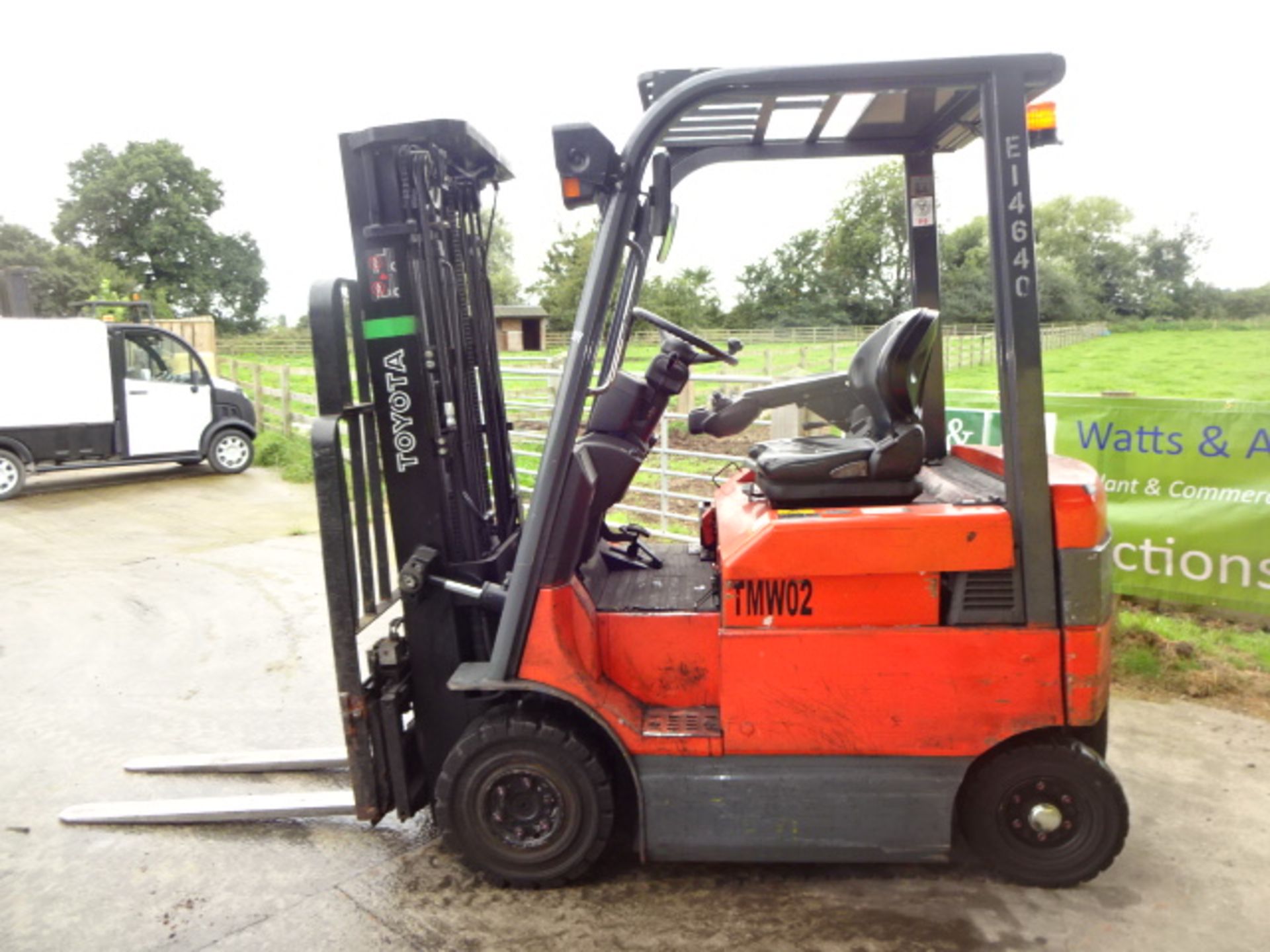 2010 TOYOTA 7-FBMF16 1.6t battery driven forklift truck S/n: E14640 with triplex free-lift, side- - Image 4 of 7