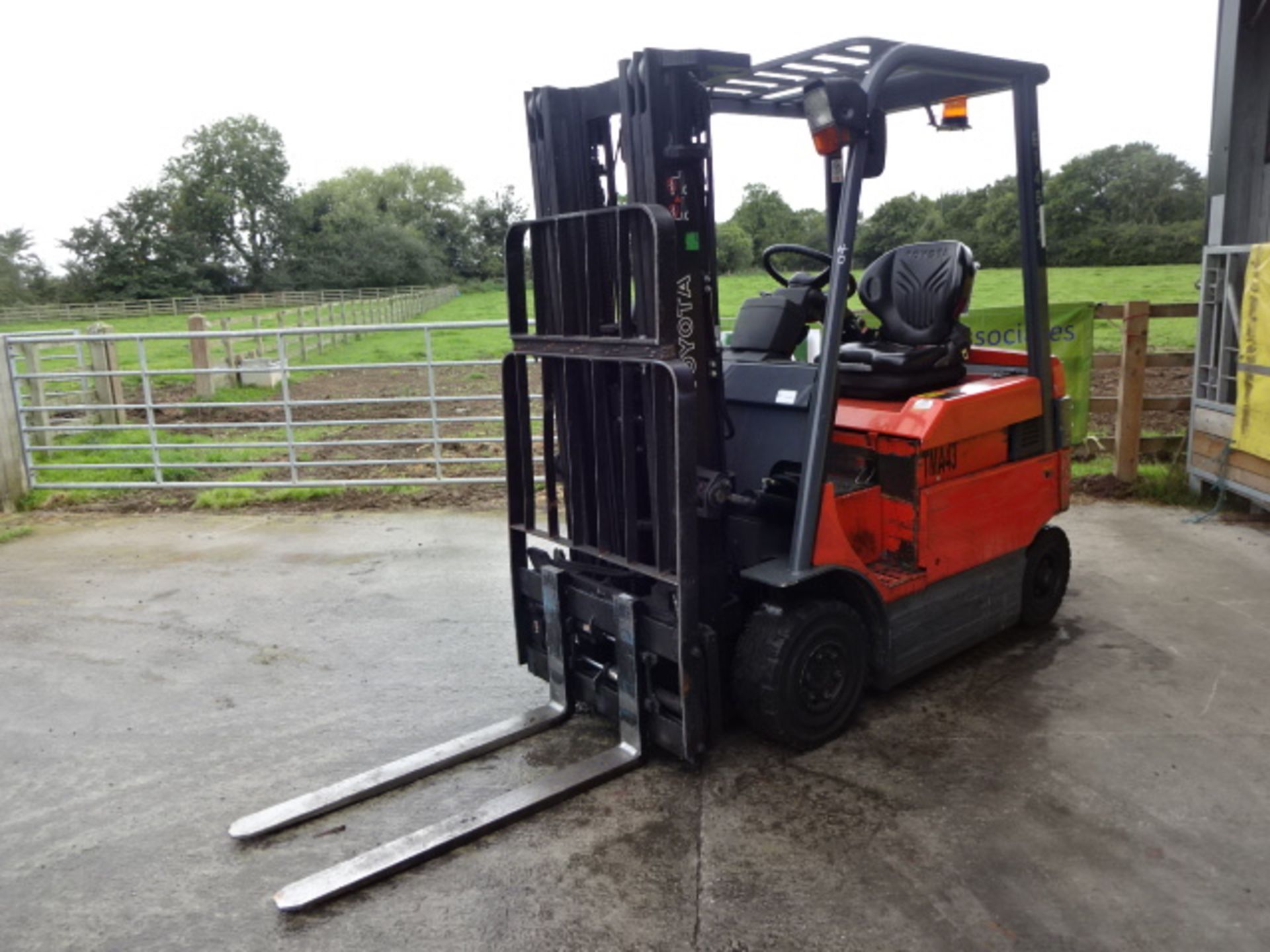 2010 TOYOTA 7-FBMF16 1.6t battery driven forklift truck S/n: E14634 with triplex free-lift, side- - Image 3 of 7