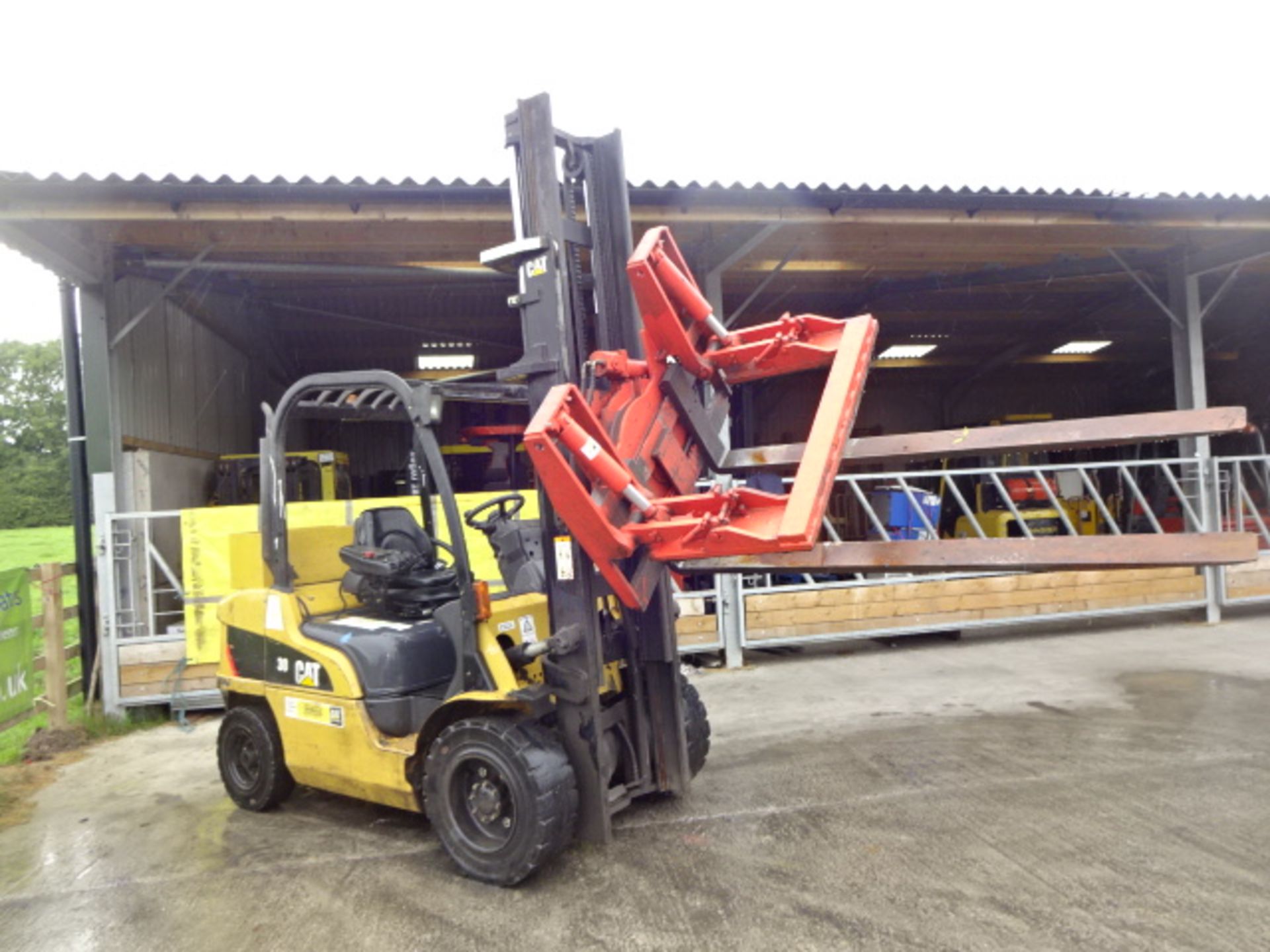 2008 CATERPILLAR DP30N 3t diesel driven forklift truck S/n: ET14E02504 with duplex mast & BOLZONI - Image 8 of 12