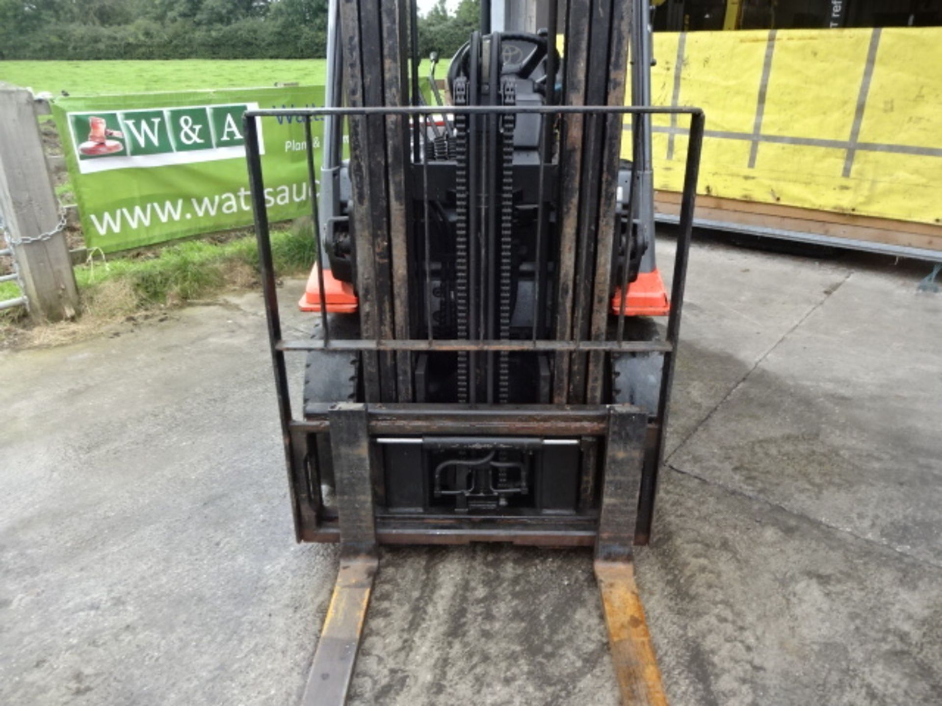 2006 TOYOTA 7-FDF25 2.5t diesel driven forklift truck S/n: E11274 with triplex free-lift mast & - Image 2 of 8