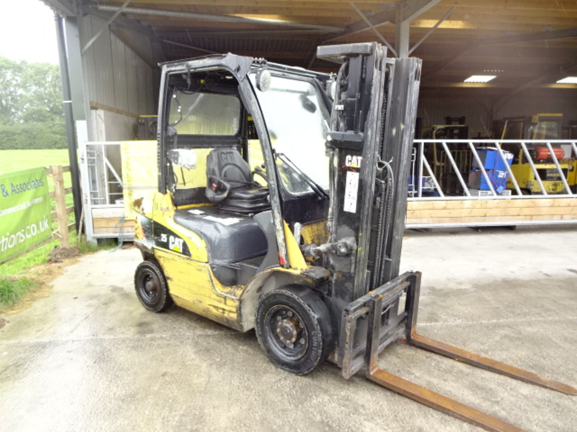 2010 CATERPILLAR DP25N 2.5t diesel driven forklift truck S/n: ET18C55123 with triplex free-lift mast