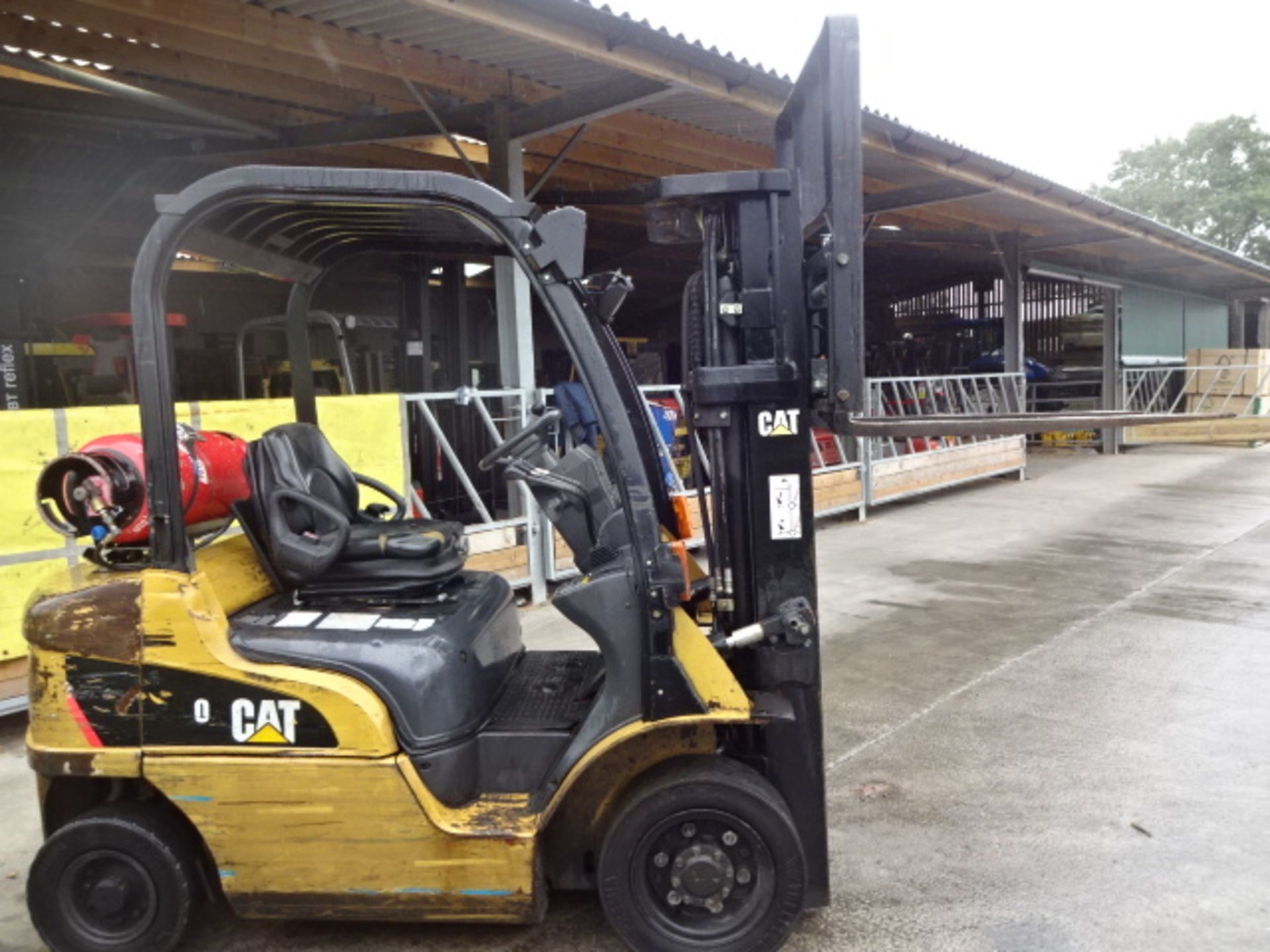 2008 CATERPILLAR GP20N 2t gas driven forklift truck S/n: ET17DL00389 with triplex free-lift mast & - Image 6 of 7