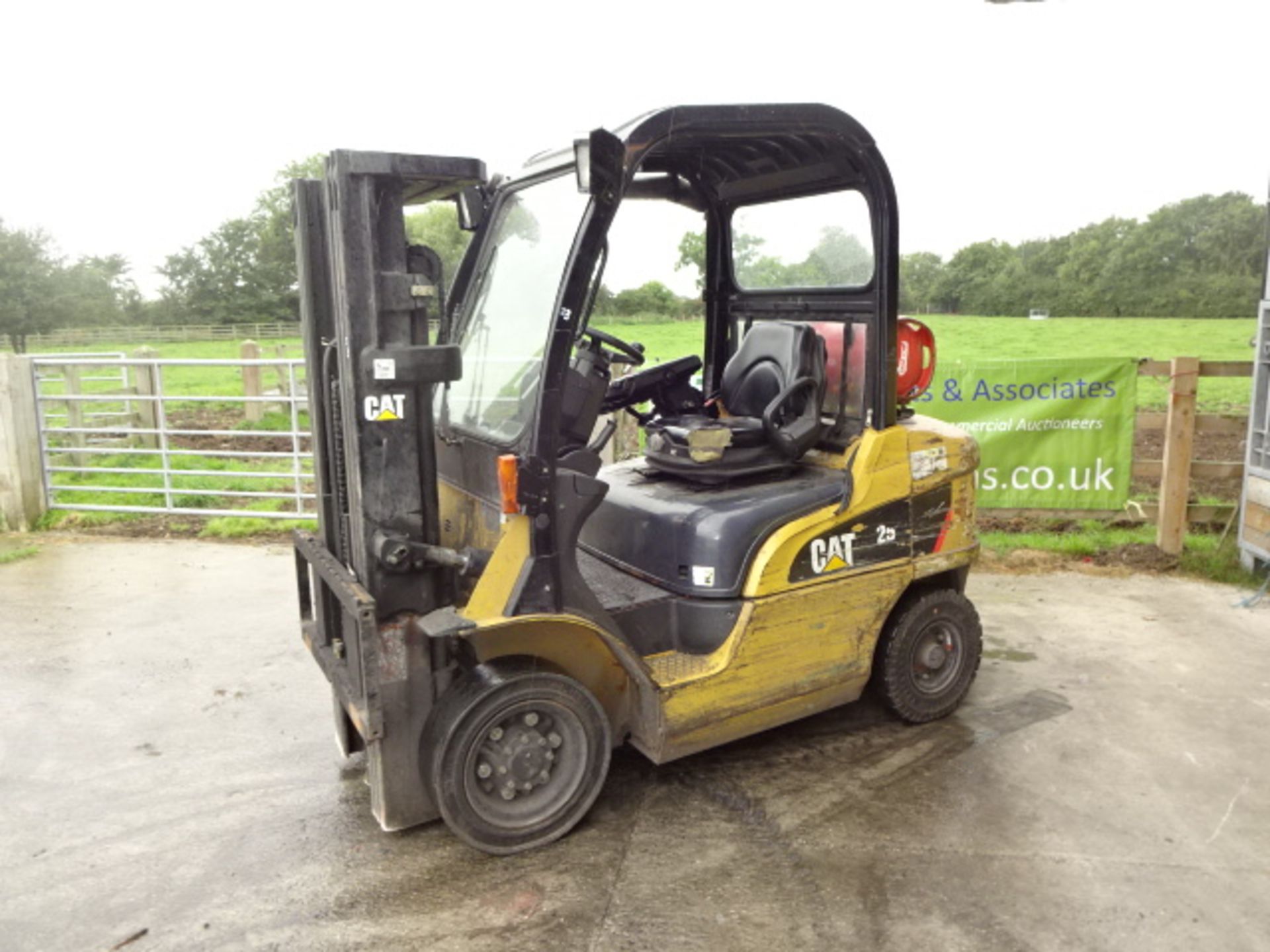 2007 CATERPILLAR GP25N 2.5t gas driven forklift truck S/n: ET17DL51494 with triplex free-lift - Image 4 of 9